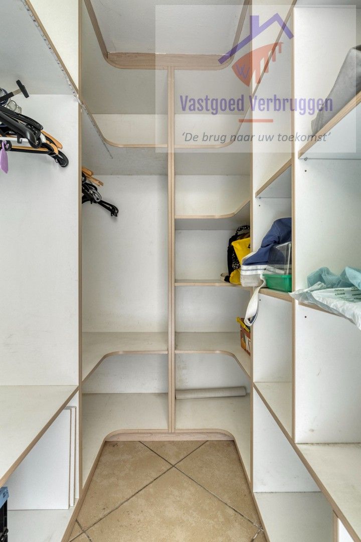Ruime bungalow met 3 slaapkamers op bijna 20 are grond foto 8
