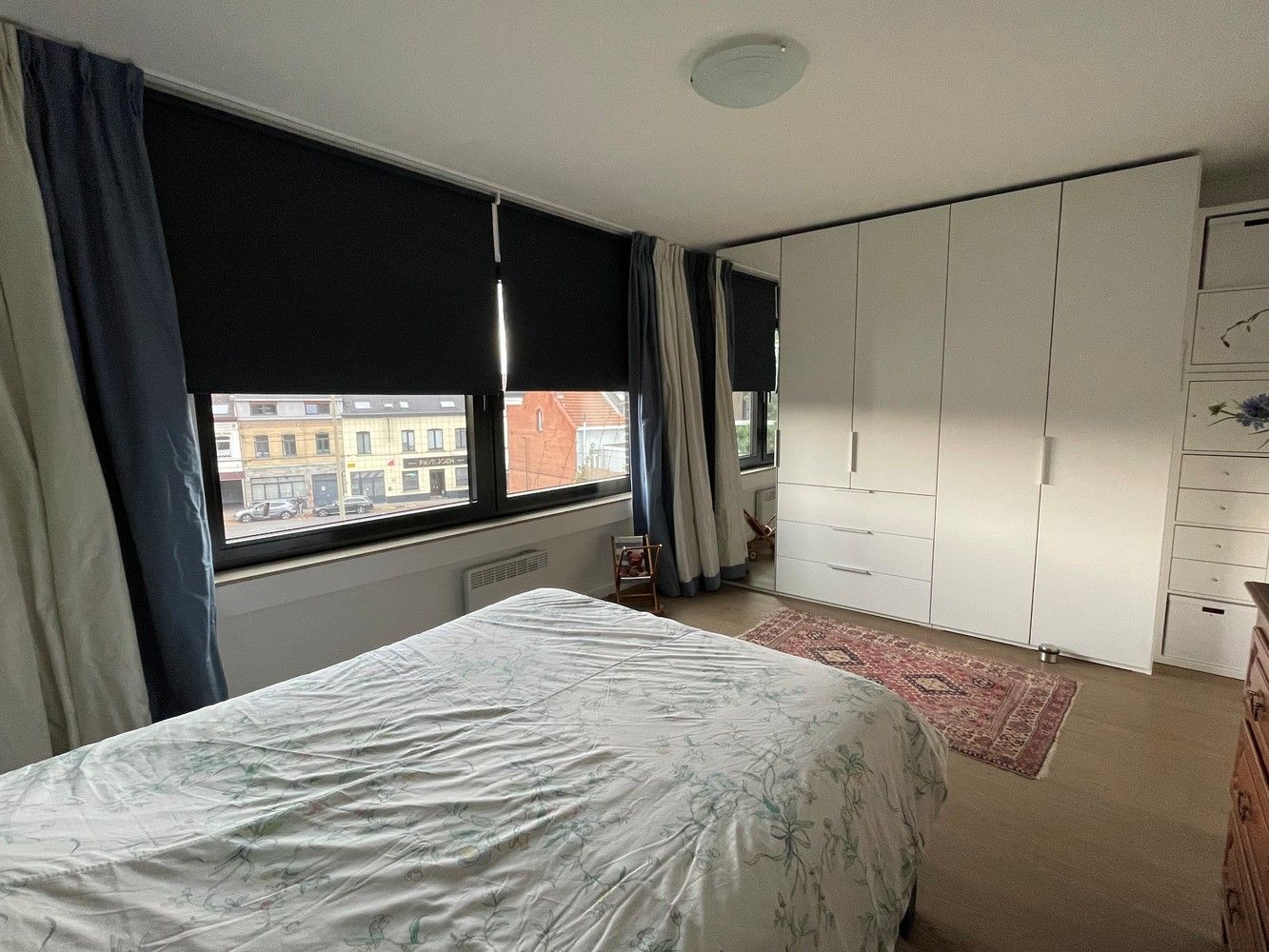 Gerenoveerd 3 slaapkamer appartement met garage foto 9