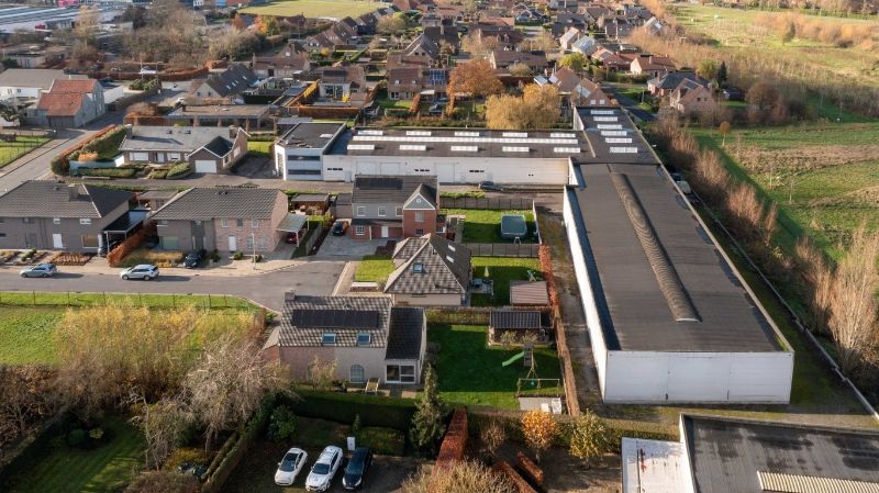 Roeselare-centraal.  KMO-SITE van +/- 3000m2 LOODSEN EN KANTOOR, aparte villa op uitstekende ligging. Ideale opbrengsteigendom of investering met doorgroei. Perceel van 8000 m2 foto 8