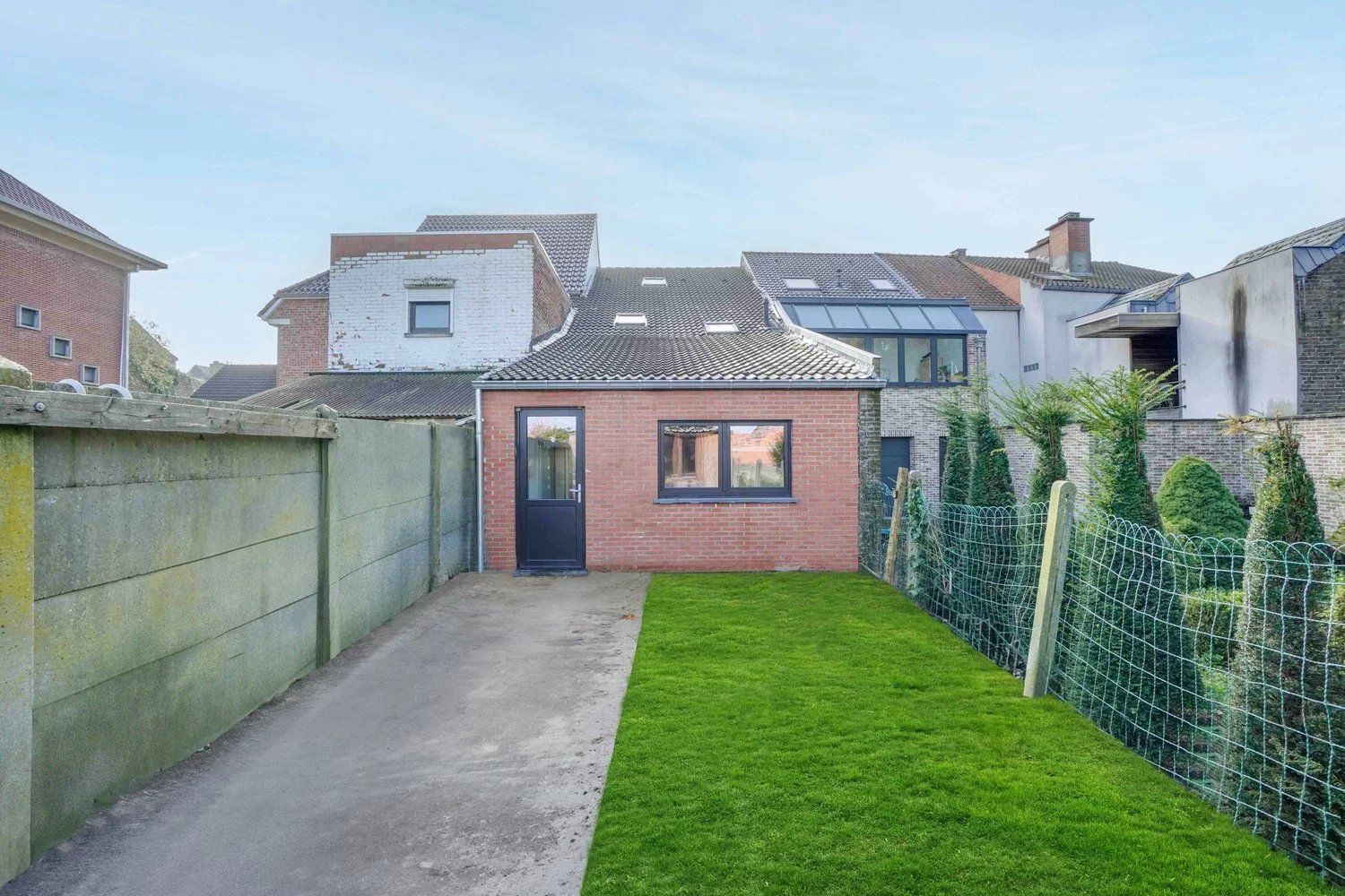 Gerenoveerde woning met vier slaapkamers en inpandige garage foto 18