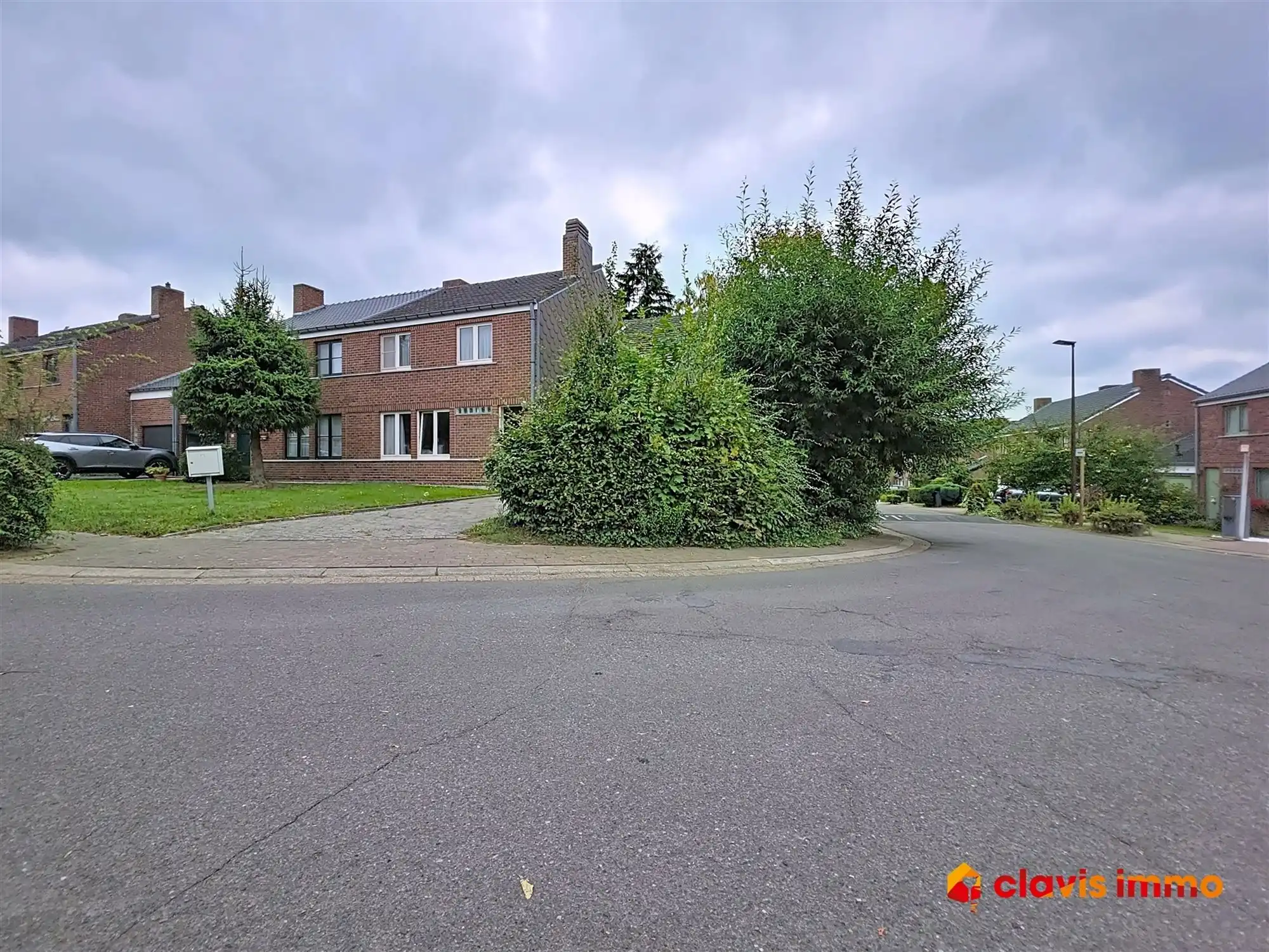 Halfopen-bebouwing in een rustige buurt foto 2