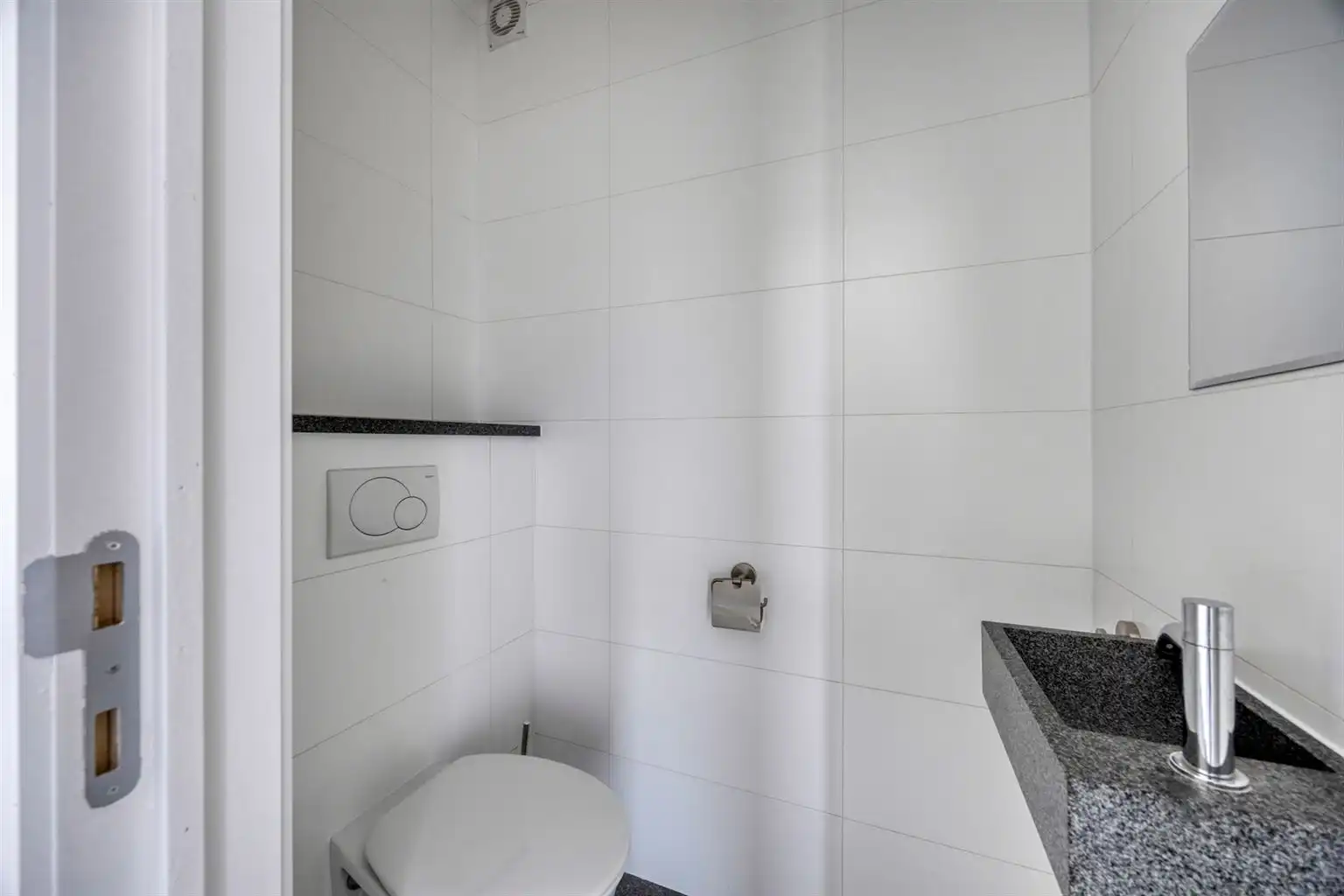 Instapklaar gelijkvloers appartement met 2 slaapkamers, ruime tuin en parkeergelegenheid op een rustige toplocatie in Opitter.  foto 20