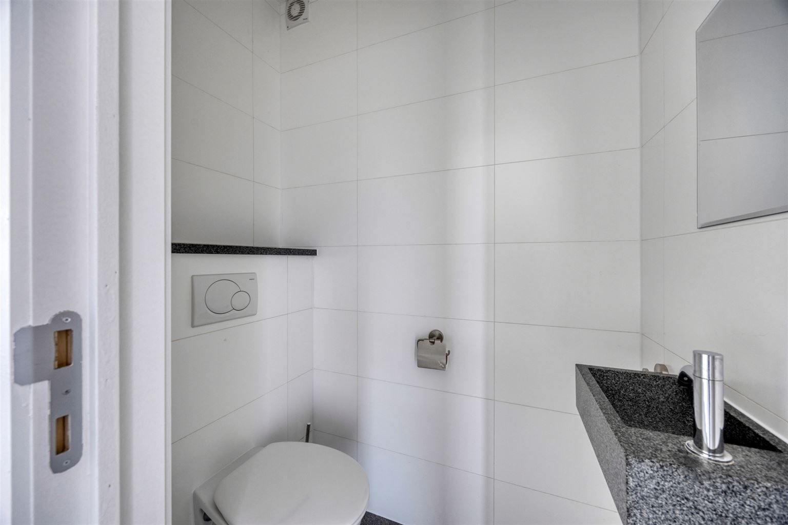 Instapklaar gelijkvloers appartement met 2 slaapkamers, ruime tuin en parkeergelegenheid op een rustige toplocatie in Opitter.  foto 20