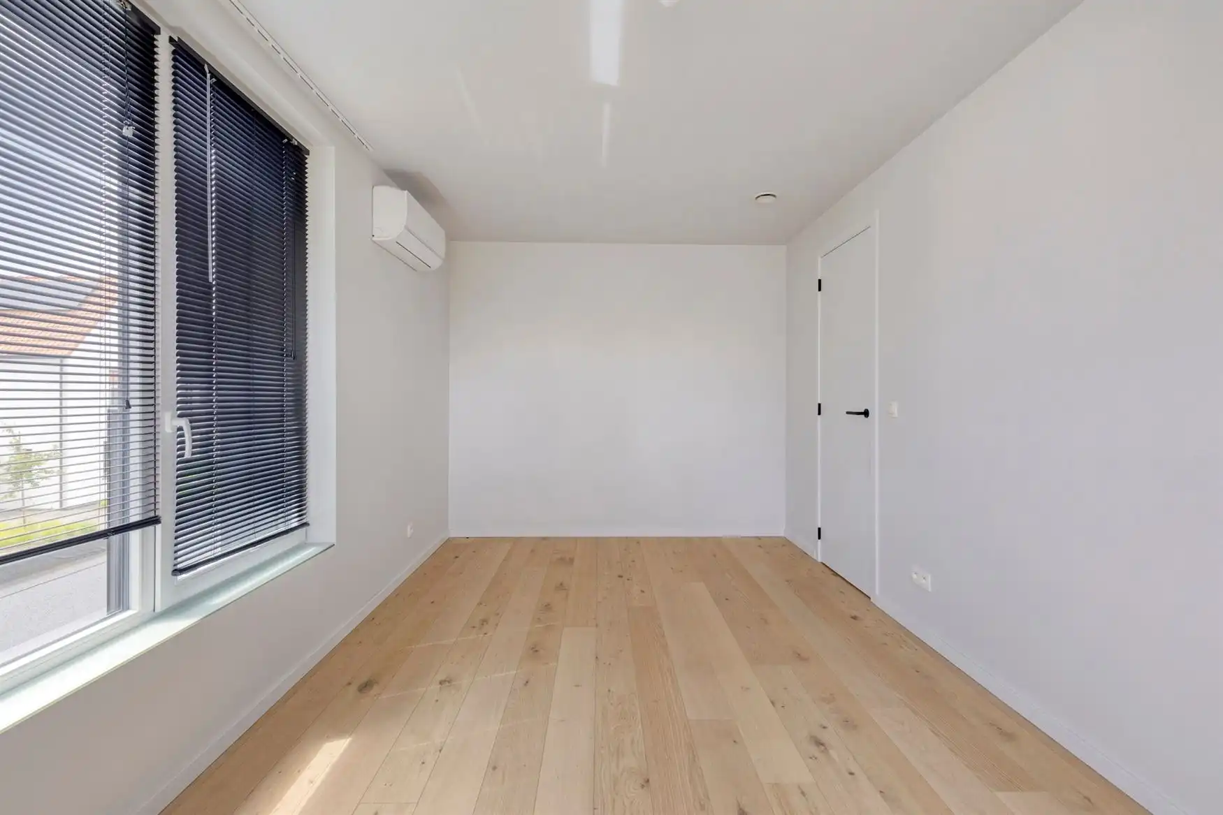 Nieuwbouwwoning op gunstige locatie foto 9
