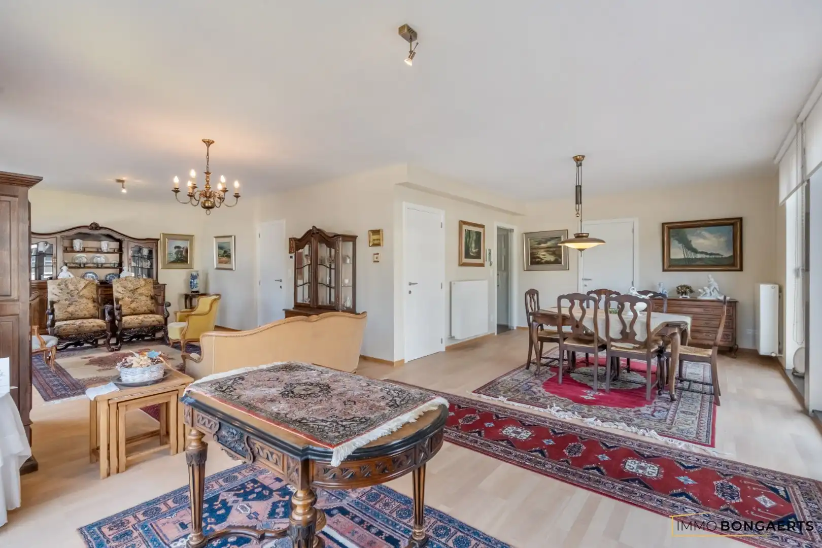 Ruim appartement met zicht op het stadsplein in het centrum van Genk foto 9