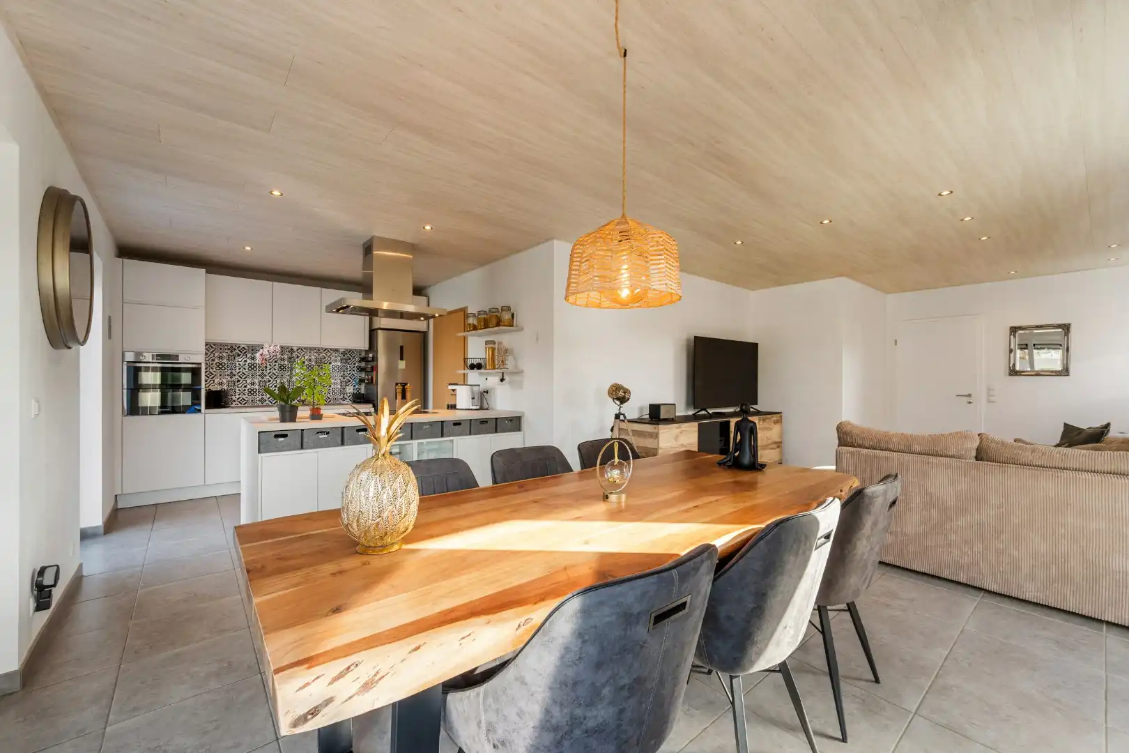 Instapklare, open woning met 4 slaapkamers en dressing, 2 garages en zonnige tuin in Menen foto 3