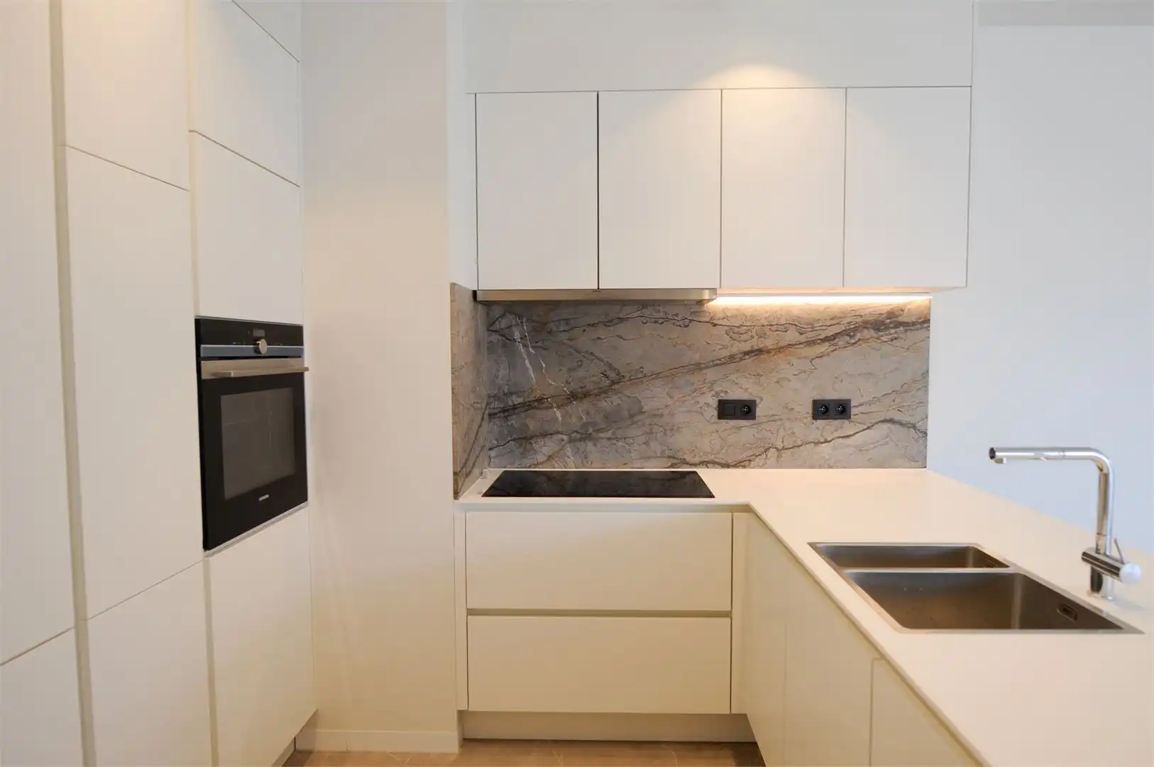 2 slaapkamer appartement met groot terras foto 7