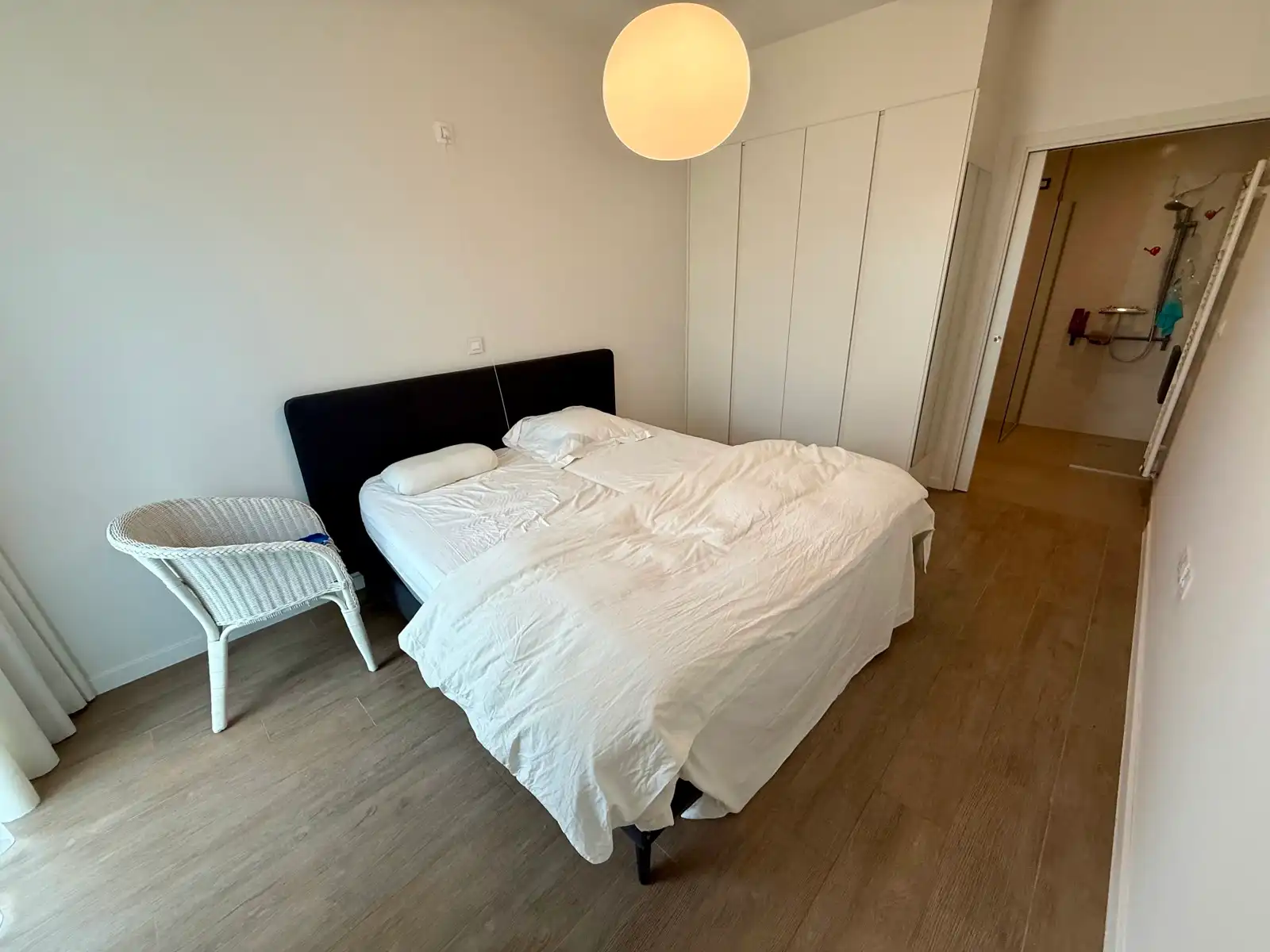 Modern 1-slaapkamerappartement met terras en parking foto 6