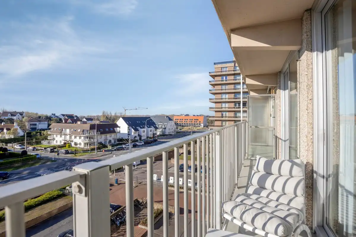 Luxueus gerenoveerd appartement + privé-kelder foto 9