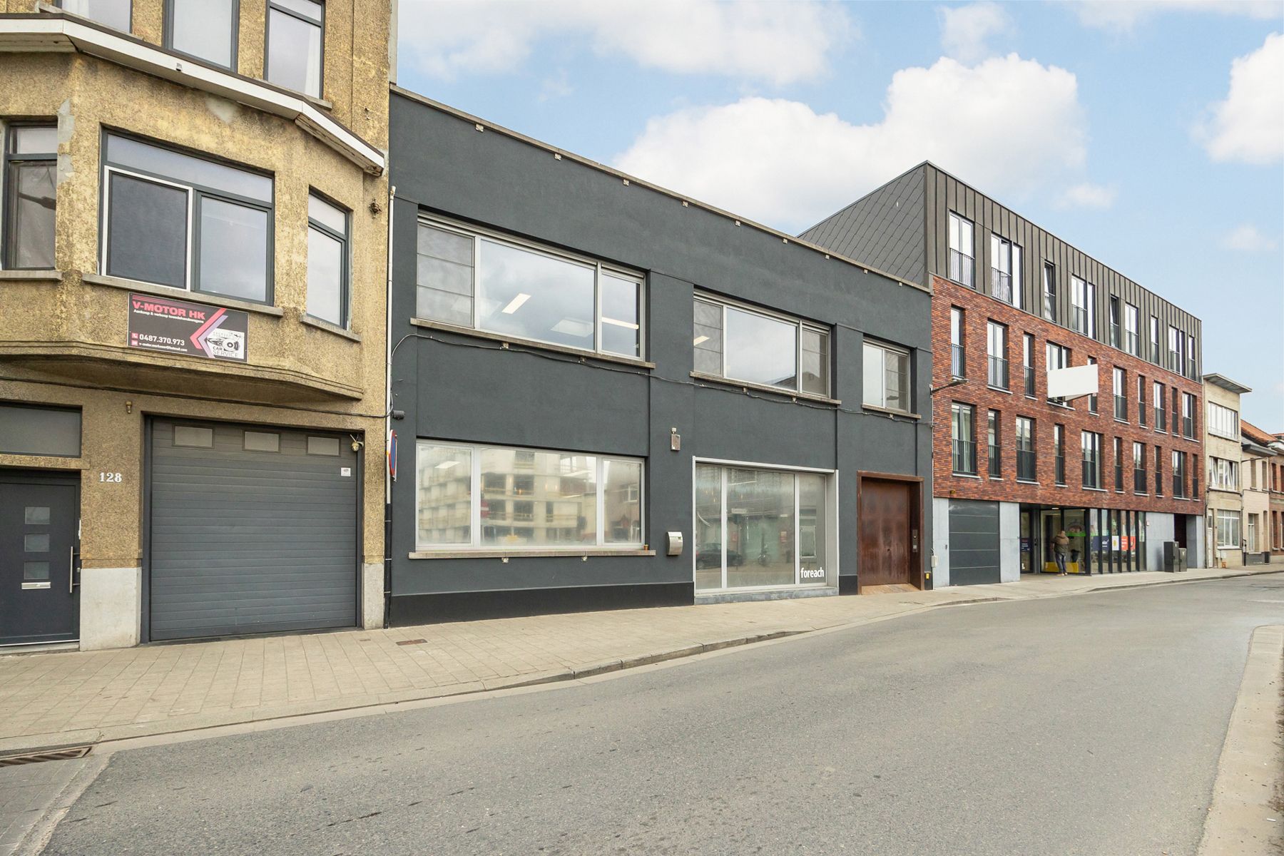 Instapklaar kantoorgebouw te koop in Merksem foto 3