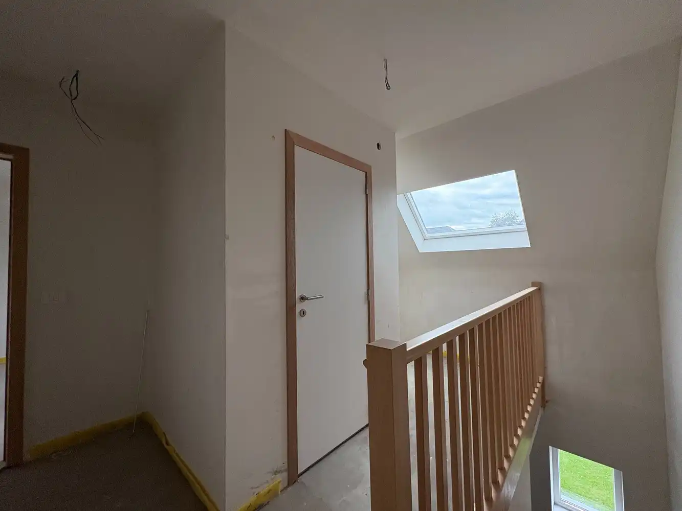 Nieuwbouwwoning met drie slaapkamers + carport foto 8