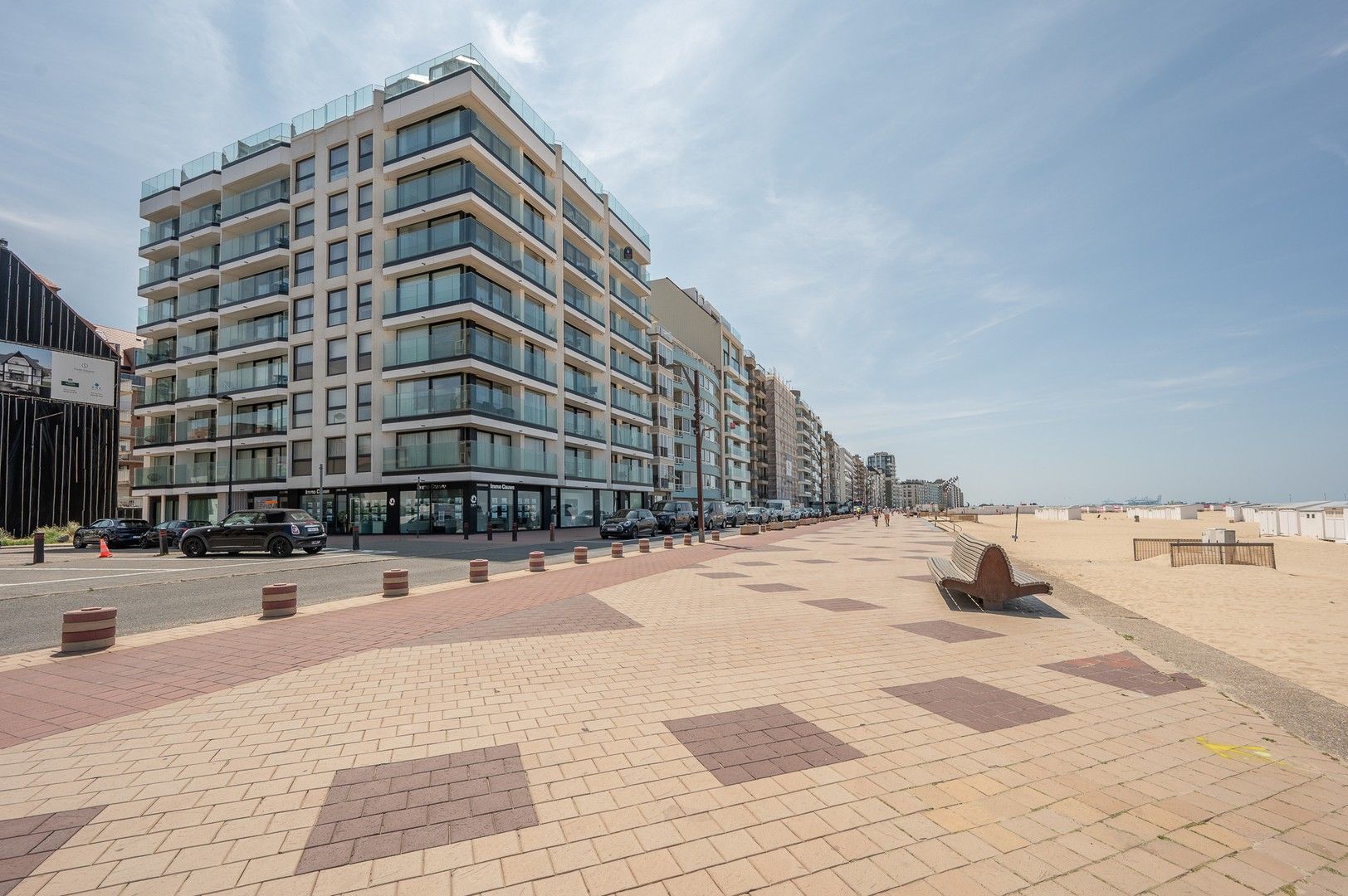 Prachtig en luxueus gerenoveerd appartement met zeezicht, centraal gelegen in het Zoute. foto 3