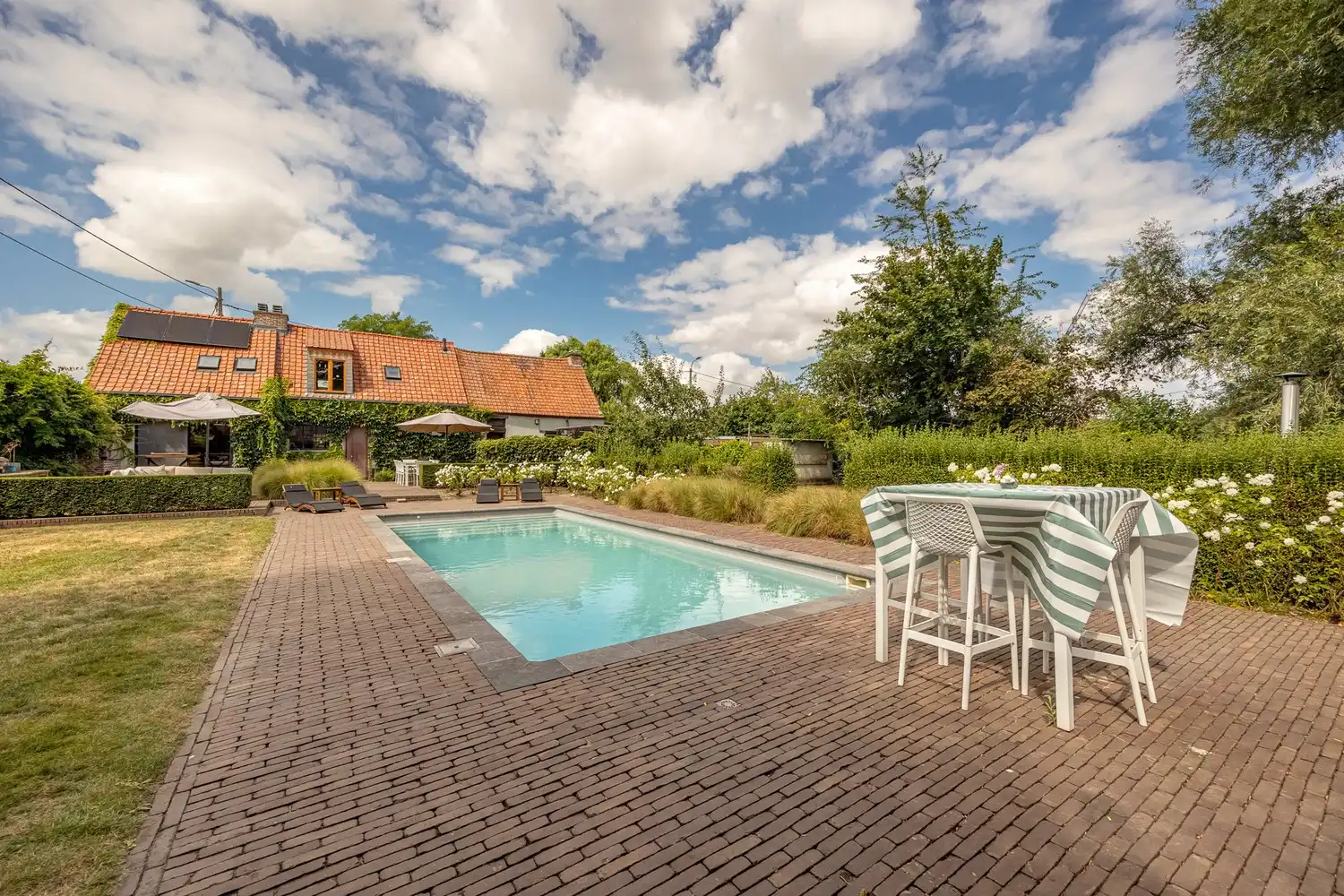 Karaktervolle woning met verwarmd zwembad en poolhouse — Verrebroek foto 6