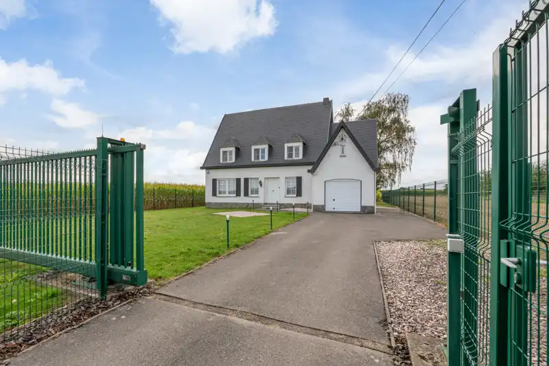 Stijlvolle woning met 3 slaapkamers en zalige tuin foto {{pictureIndex}}