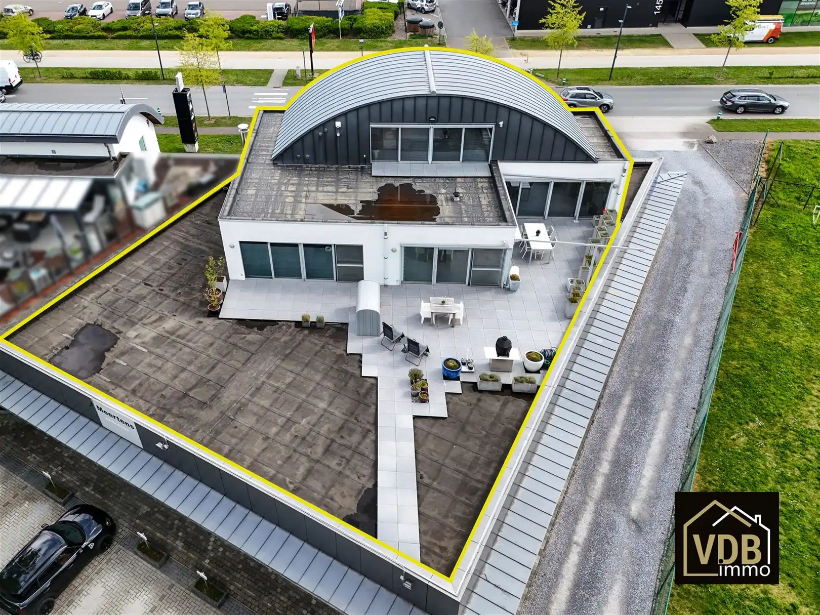 COMMERCIEEL PAND MET PENTHOUSE OP TOP LOCATIE foto 24