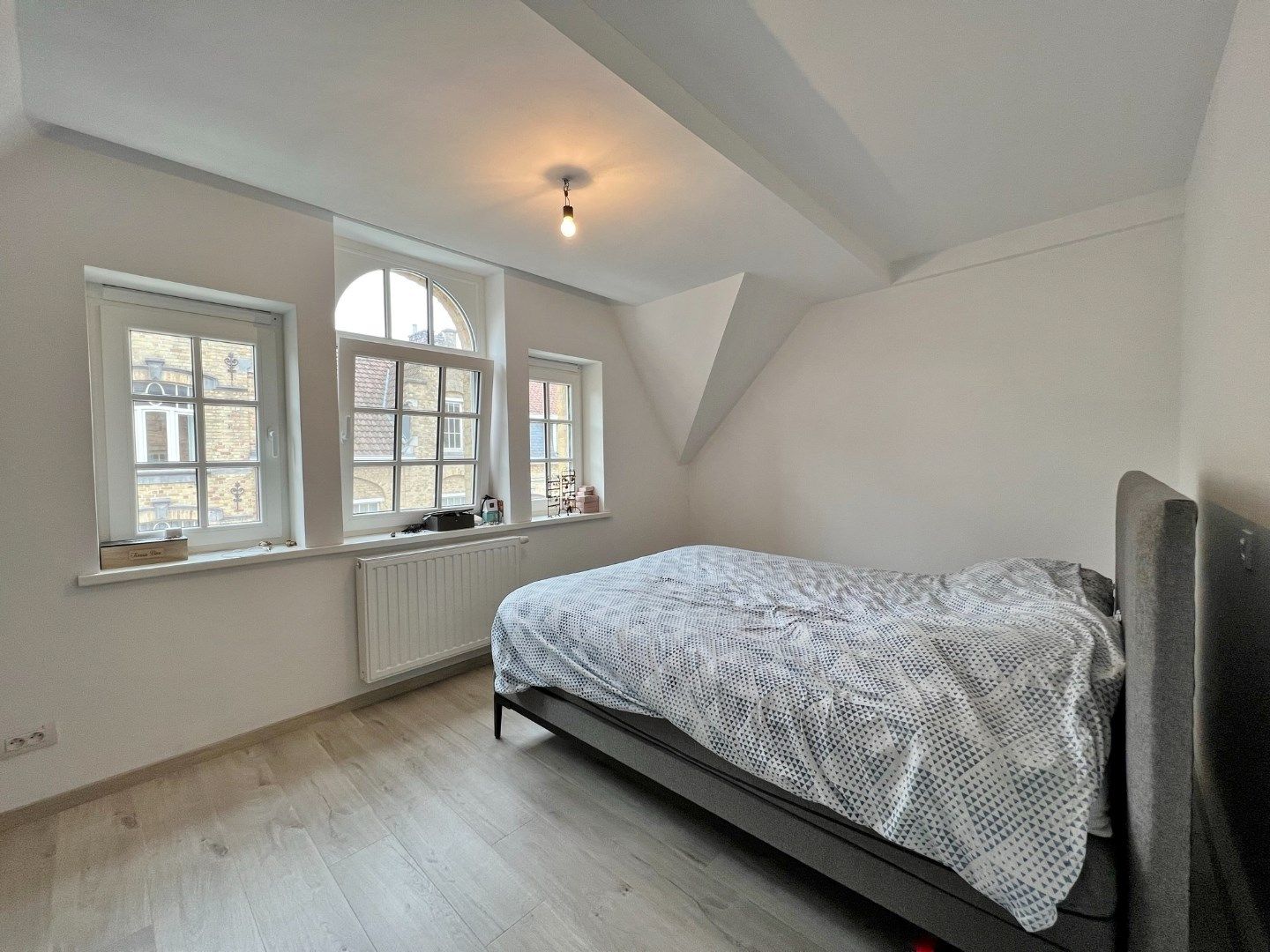 Modern duplex-appartement in het hartje van Ieper met zonnig terras foto 12