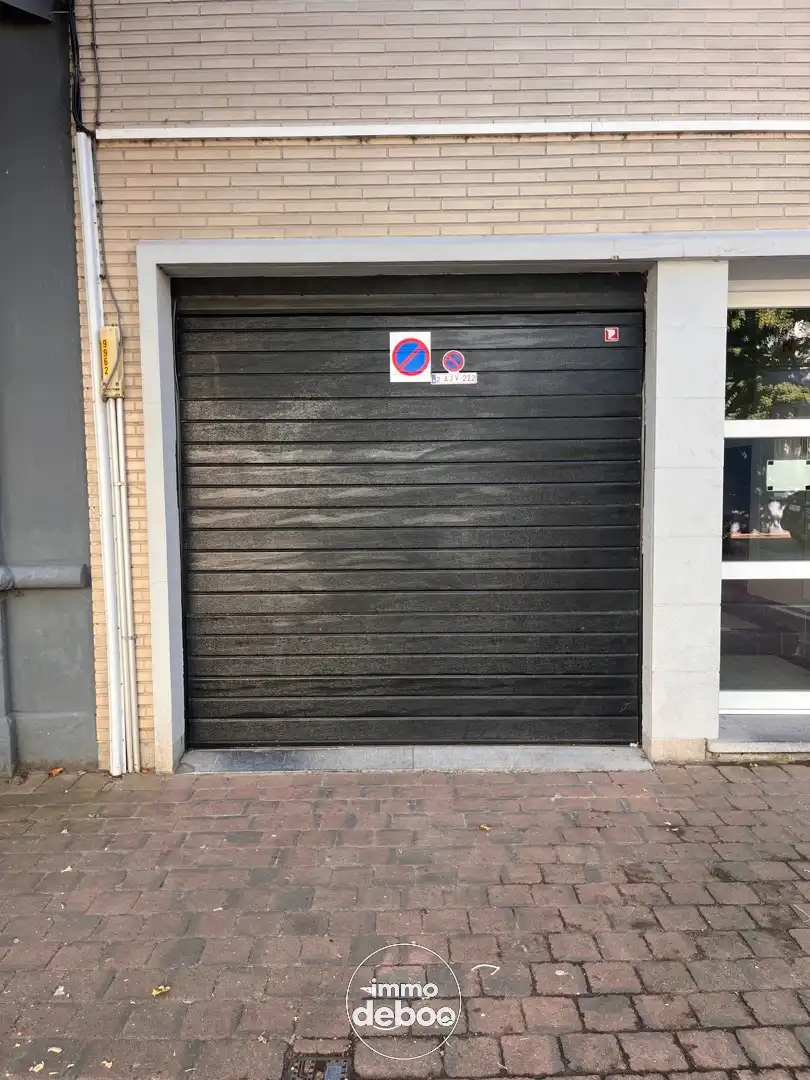 Garabox op het gelijkvloers met automatische poort foto 2