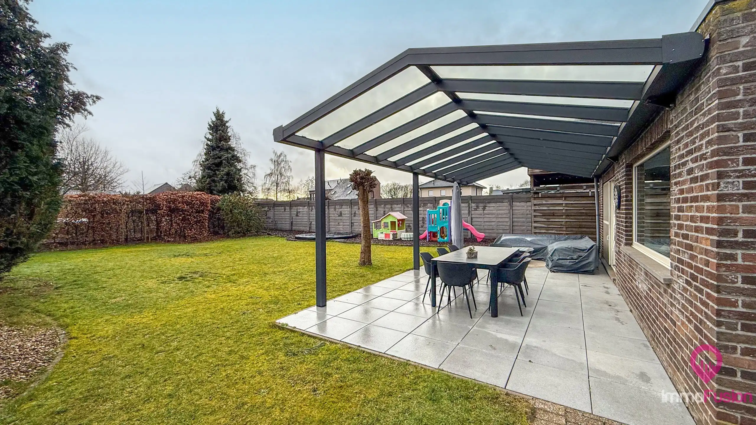 Ruime instapklare open bebouwing met 2 badkamers op 9a grond foto 37