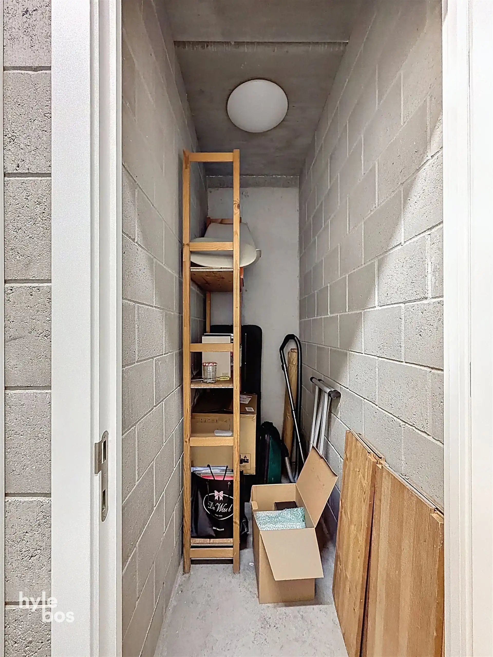 Modern gelijkvloers appartement met terras en parking foto 17