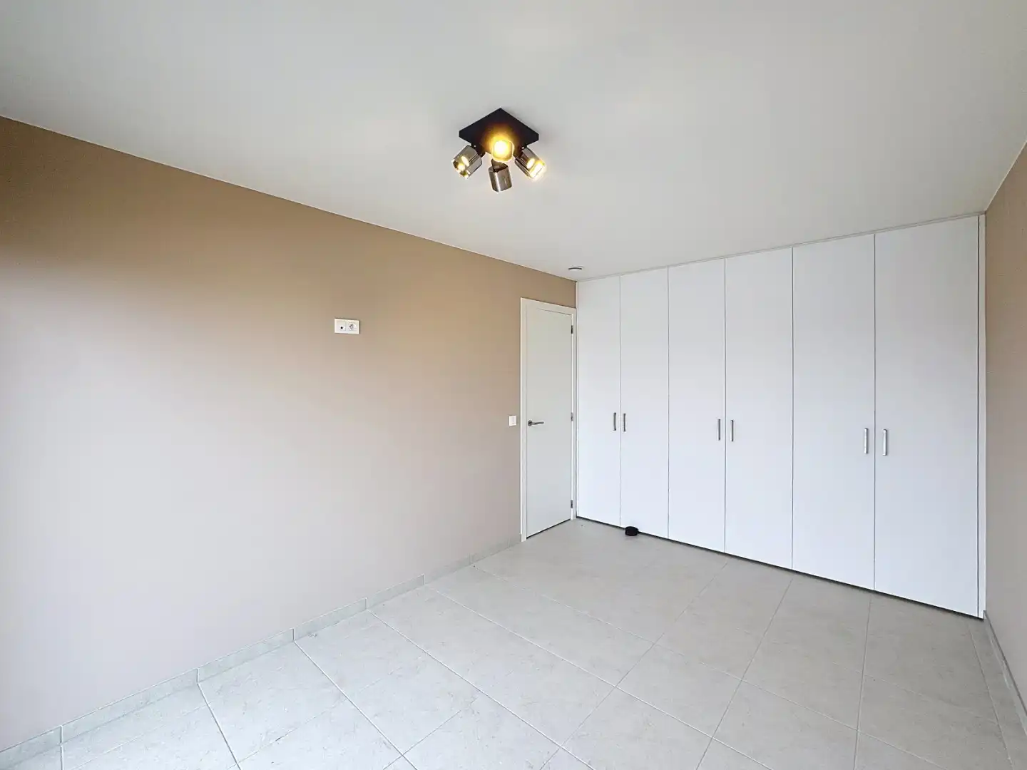 Ruim nieuwbouwappartement gelegen in het centrum foto 9