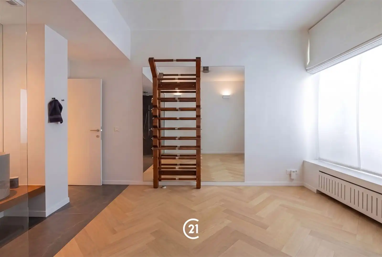 CAMBRE – Uitzonderlijk luxueus gelijkvloersappartement met tuin tegenover Ter Kamerenbos

  foto 20