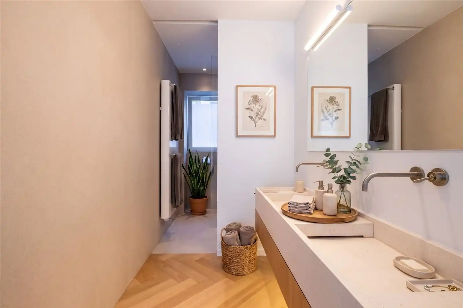 CAMBRE – Uitzonderlijk luxueus gelijkvloersappartement met tuin tegenover Ter Kamerenbos

  foto 20