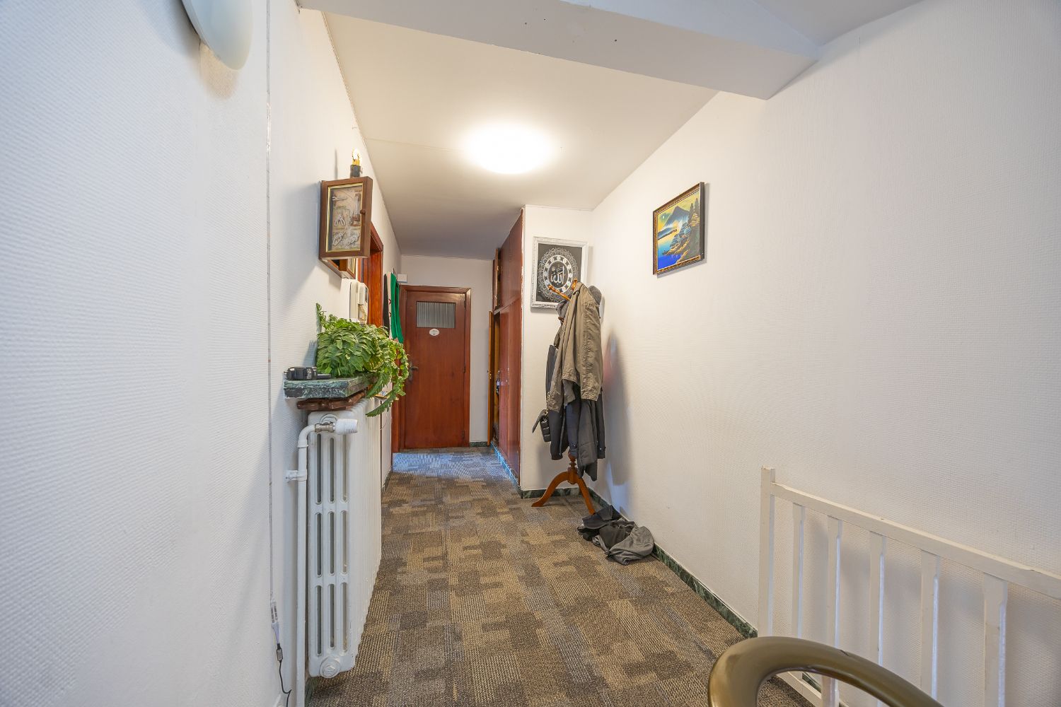 Ruim appartement met 5 garages foto 2