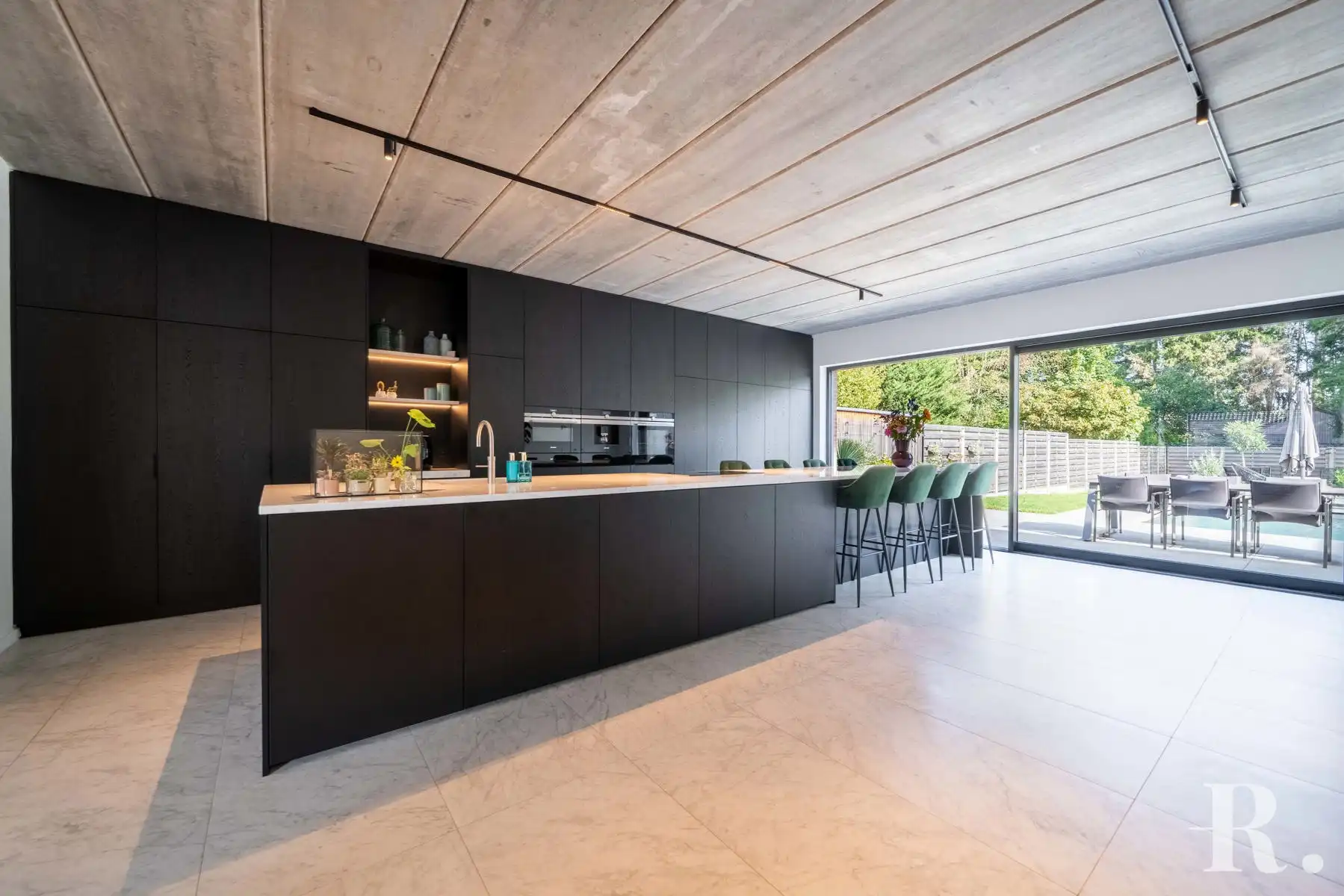 Instapklare woning met alle luxe en zwembad op goede locatie foto 11