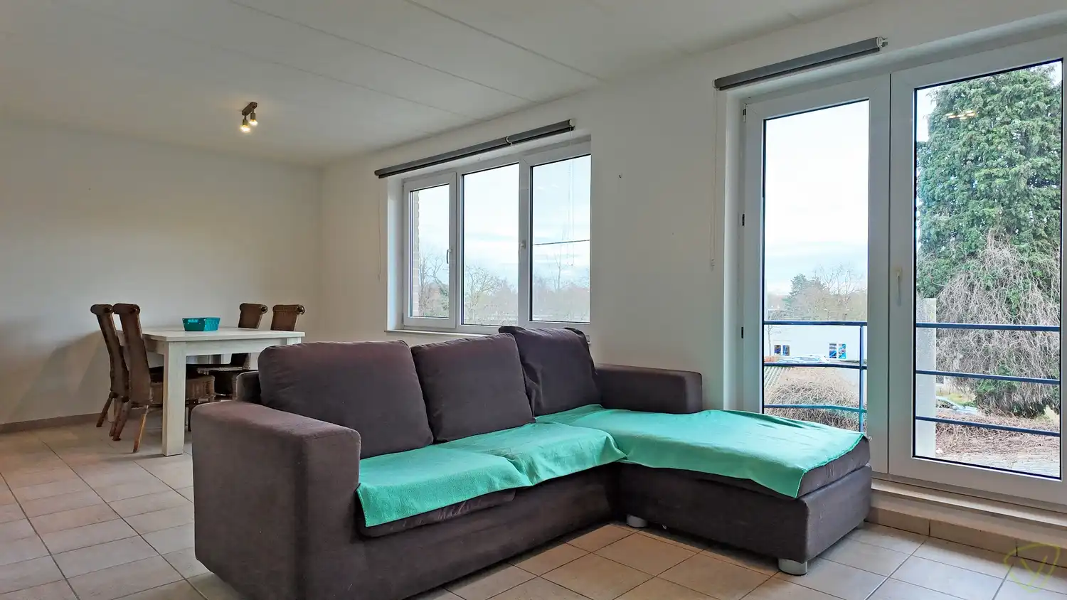 Instapklaar appartement te huur nabij centrum Eeklo! foto 2