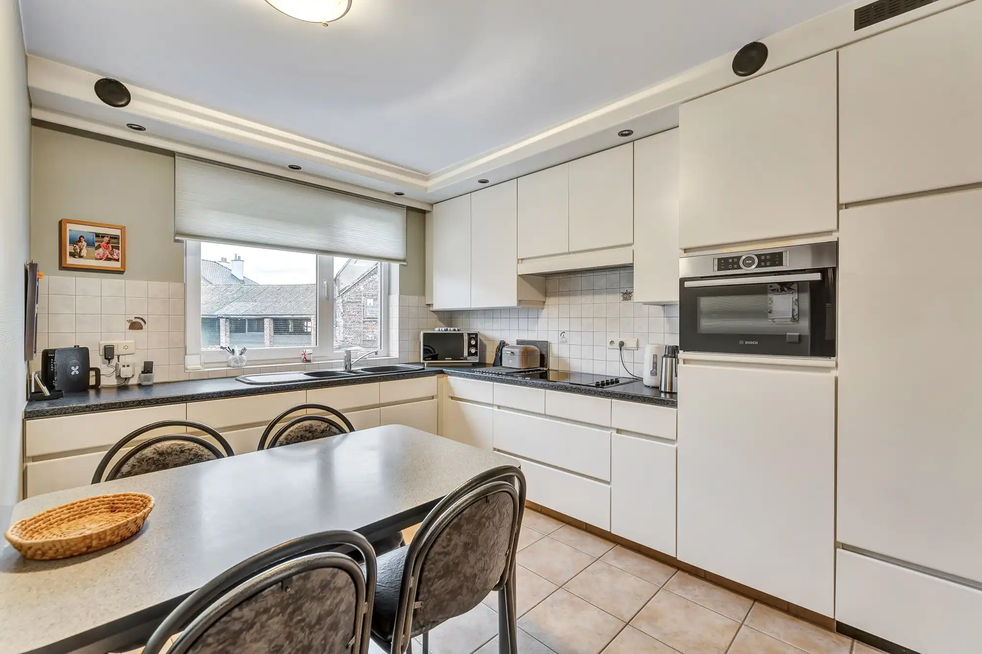 Instapklaar appartement met ruime garage foto 4