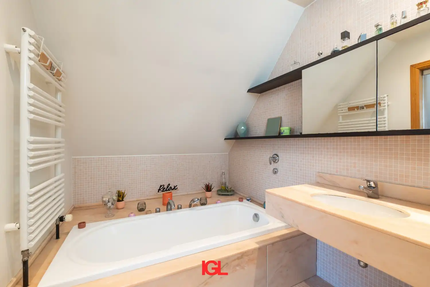 Luxueuze villa in residentiële wijk te huur foto 11