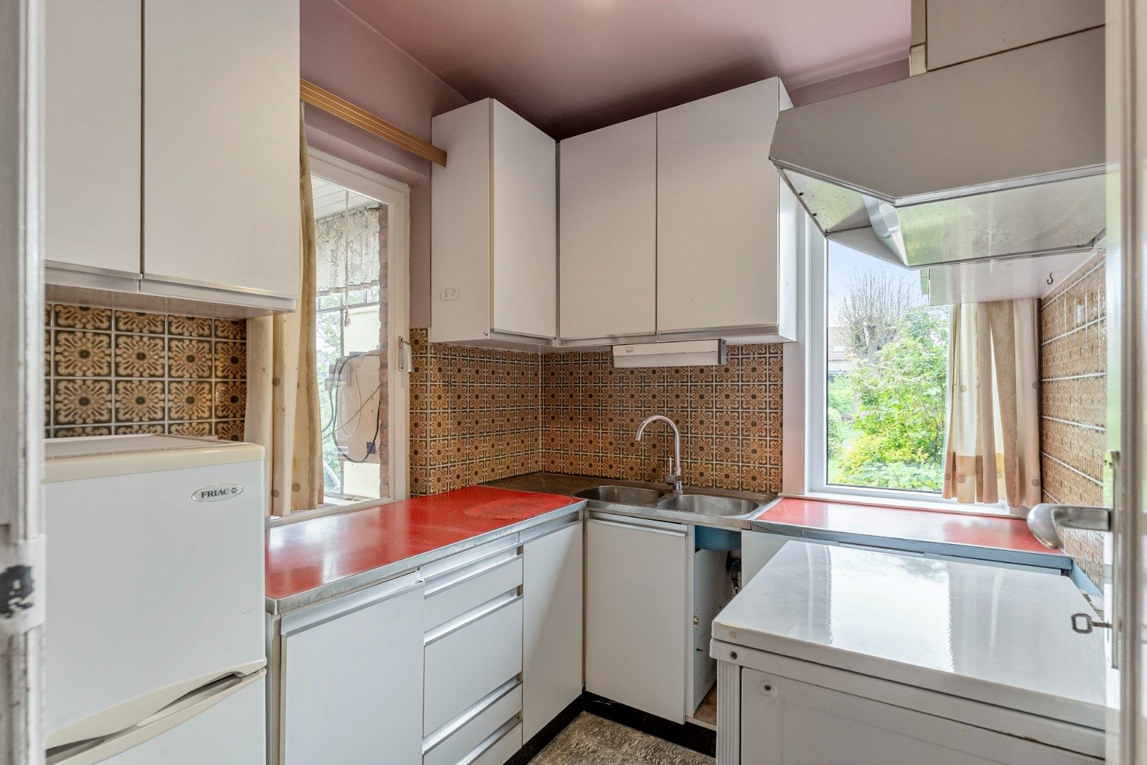 Te renoveren vrijstaande woning op een gunstig gelegen perceel van 12a 07ca vlakbij het centrum foto 13