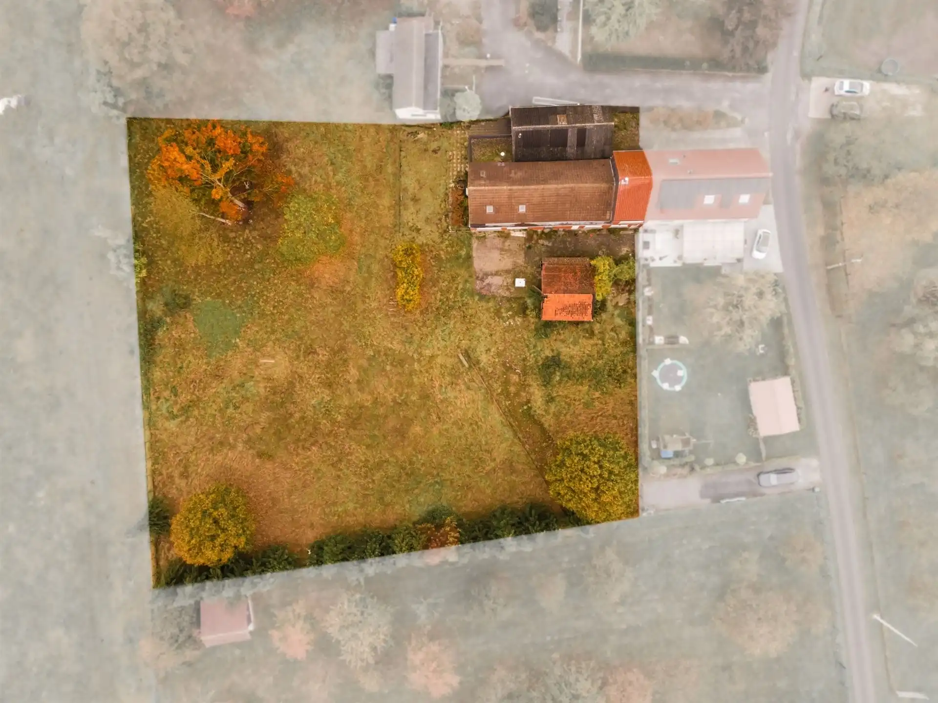 Woning voor totaalreno of heropbouw op perceel van 3.391m² foto 2