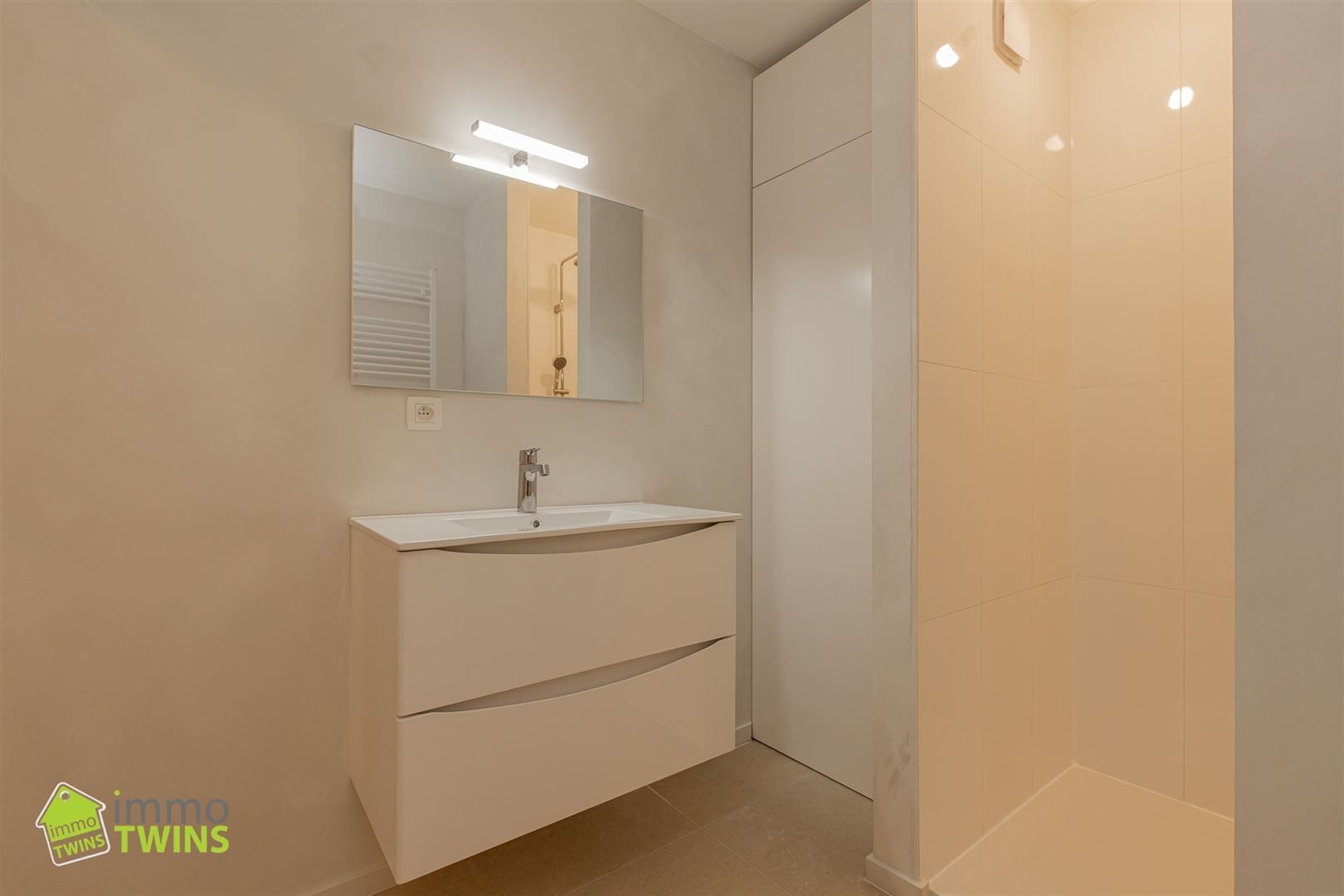 Gerenoveerd (2025) appartement met 2 slaapkamers & terras foto 6