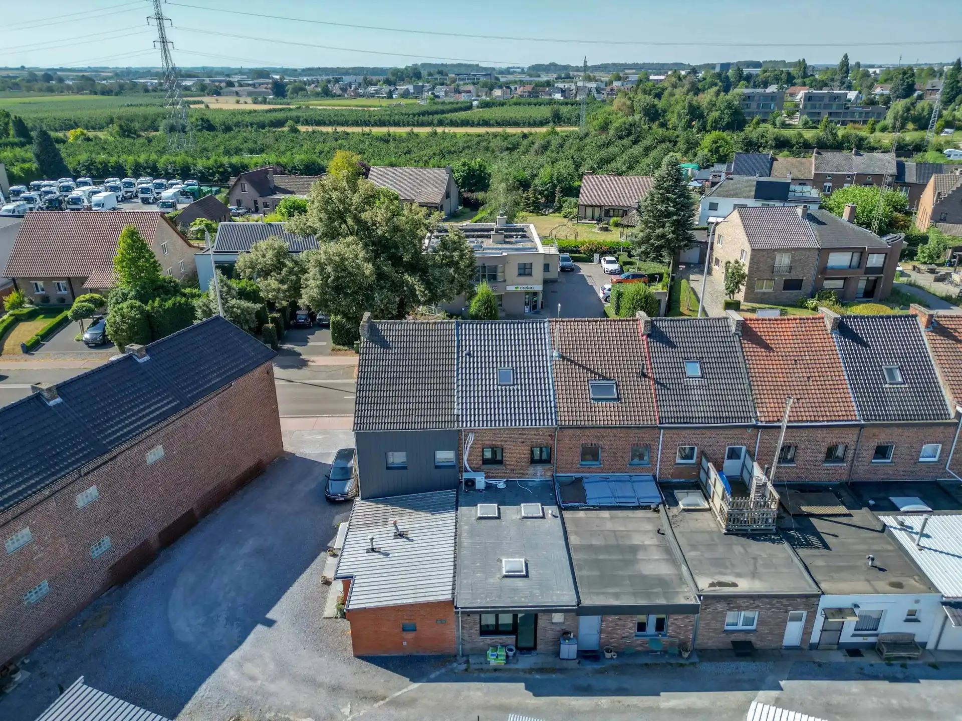 Ruime, volledig gerenoveerde woning aan de stadsrand foto 24