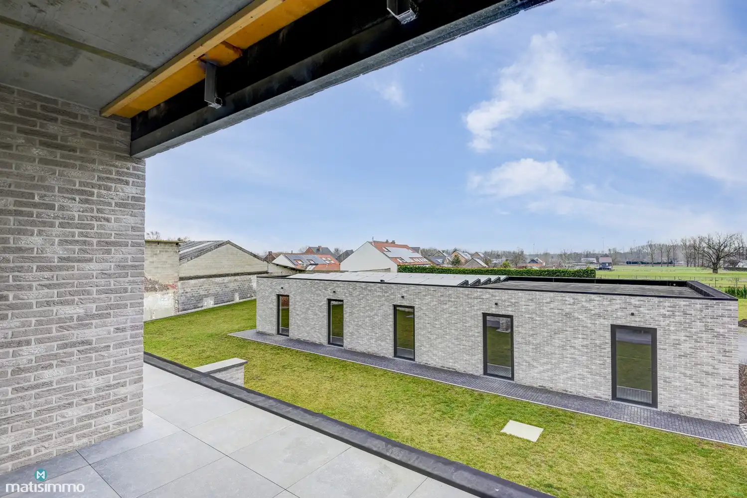 RUIM NIEUWBOUW APPARTEMENT MET 2 SLAAPKAMERS, OVERDEKT TERRAS, GARAGE, AUTOSTAANPLAATS EN KELDERBERGING TE BEVERST foto 21