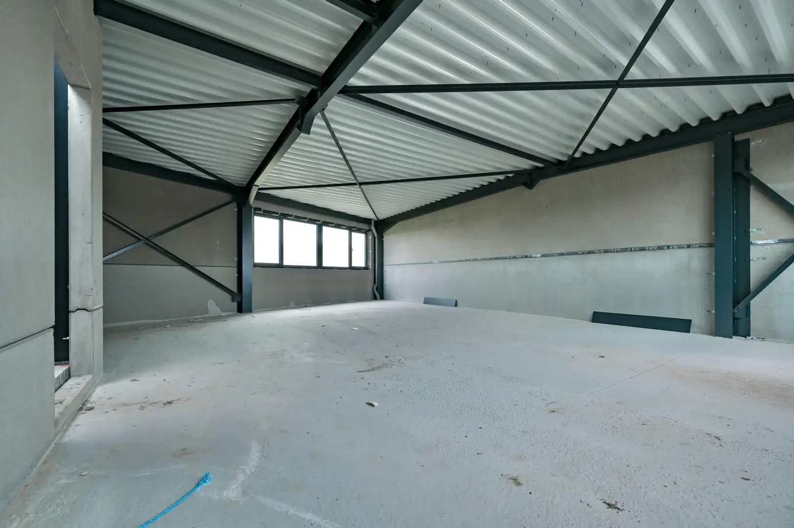 Casco KMO-unit met kantoor, autostaanplaats op toplocatie foto 6