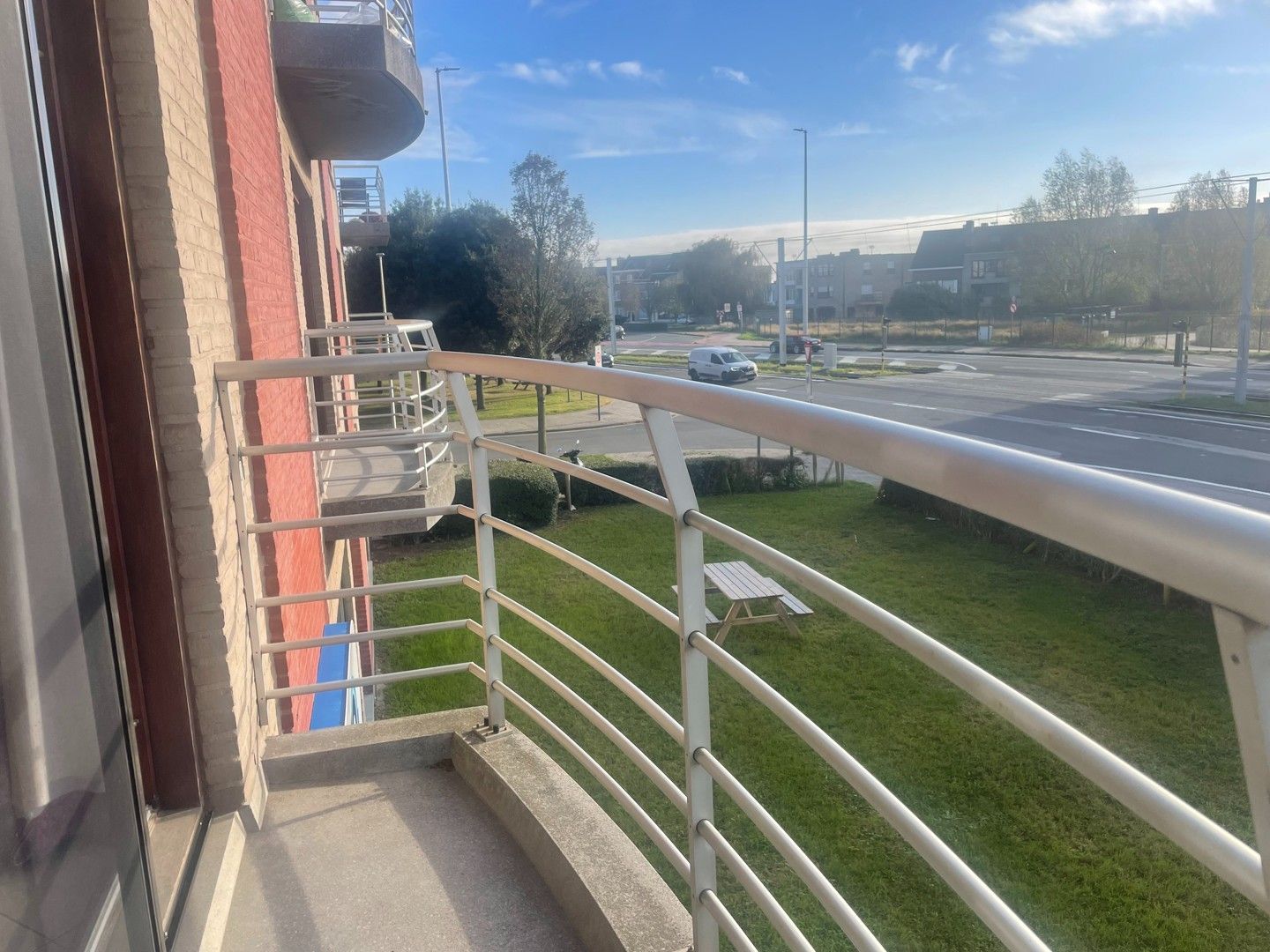 Gemeubelde studio met zonnebalkon en autostandplaats dichtbij foto 6