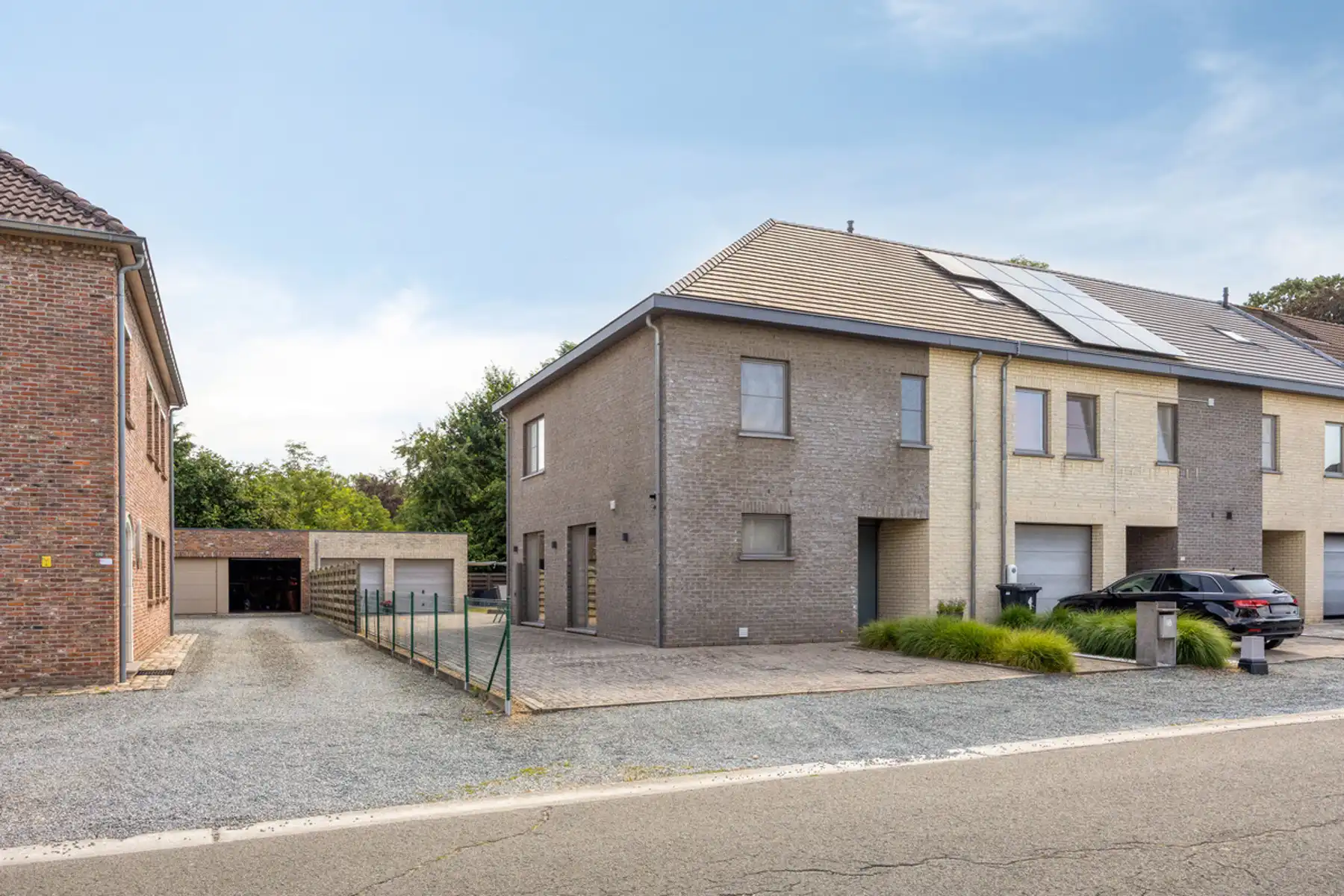 Energiezuinige HOB met 3 slpk en dubbele garage foto {{pictureIndex}}
