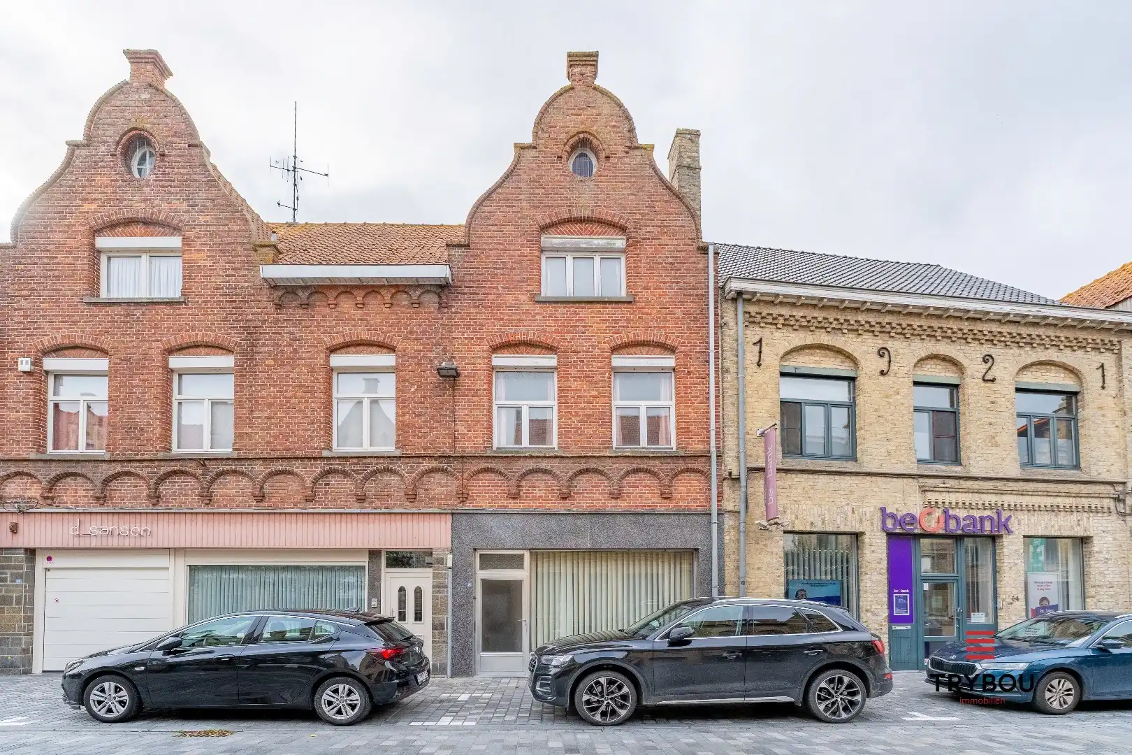 🏠 Te koop in het hart van Diksmuide – Woning met woon-winkelcombinatie en charmant stadstuintje foto 2