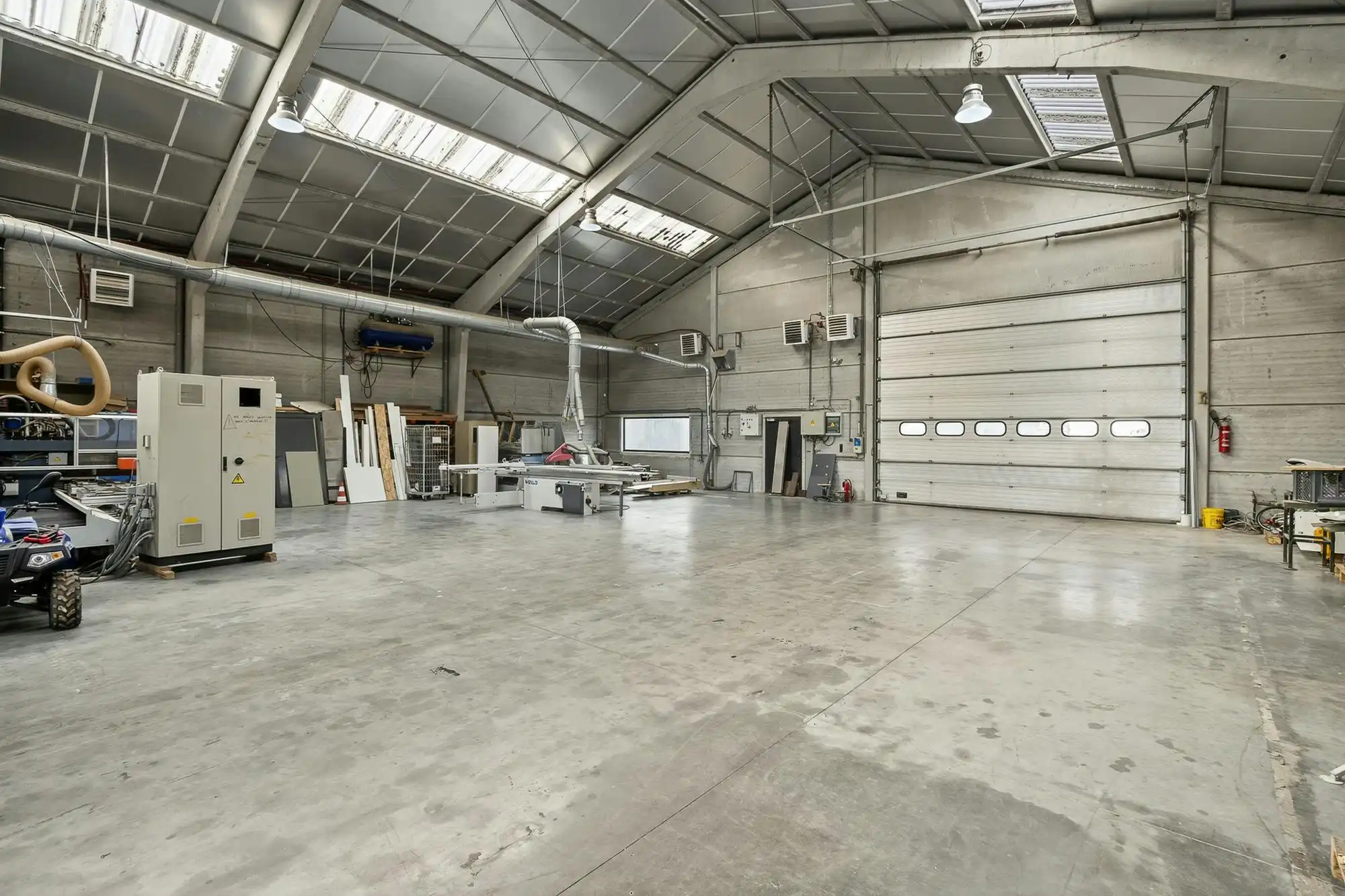 Luxe villa met exclusieve tuin en 600m2 magazijn in KMO-zone foto 27