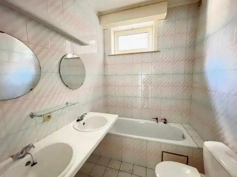 Centraal gelegen ruim appartement met 4 slaapkamers in hartje Knokke foto 9