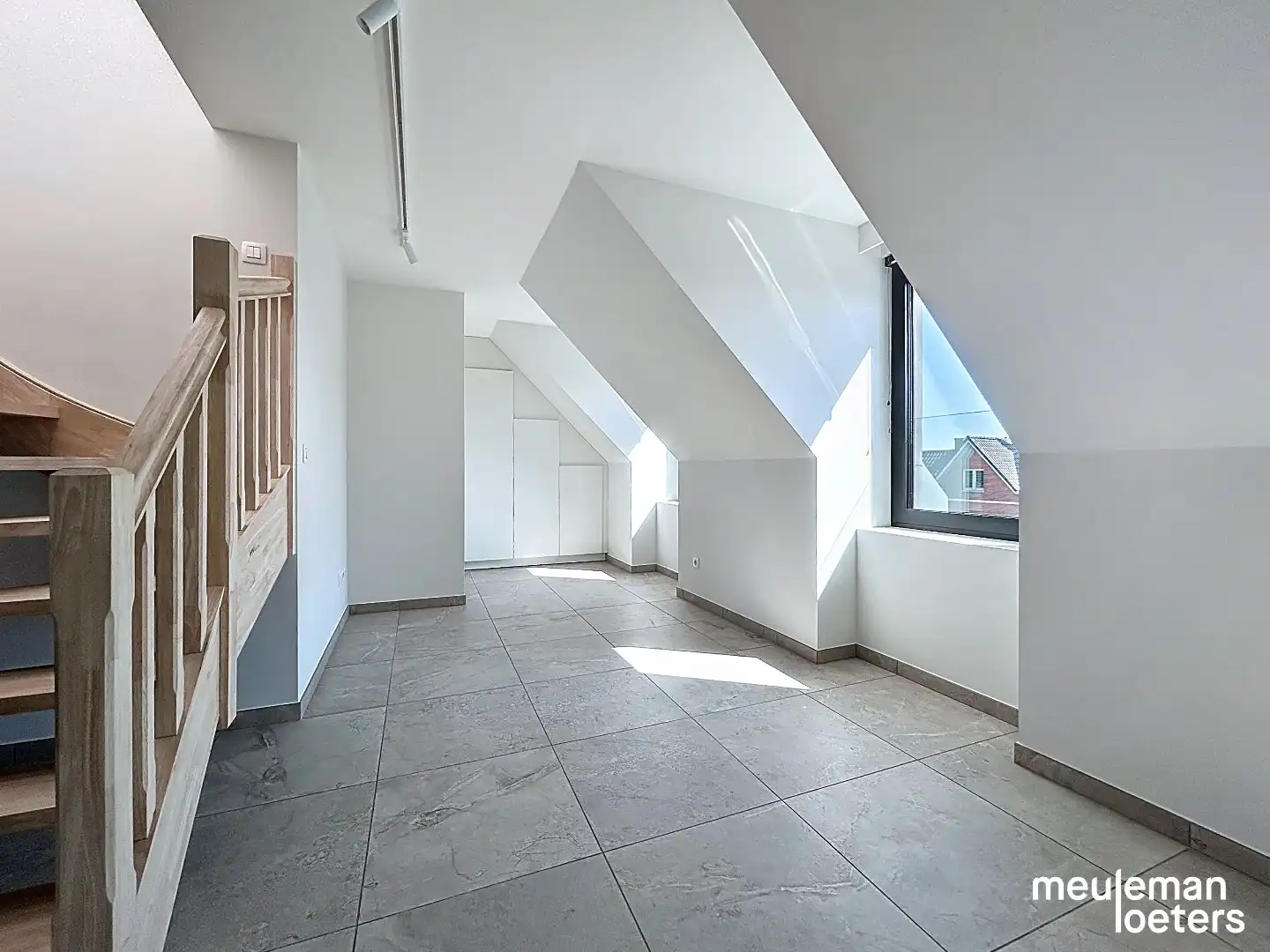 Duplex appartement met ruime garage foto 4