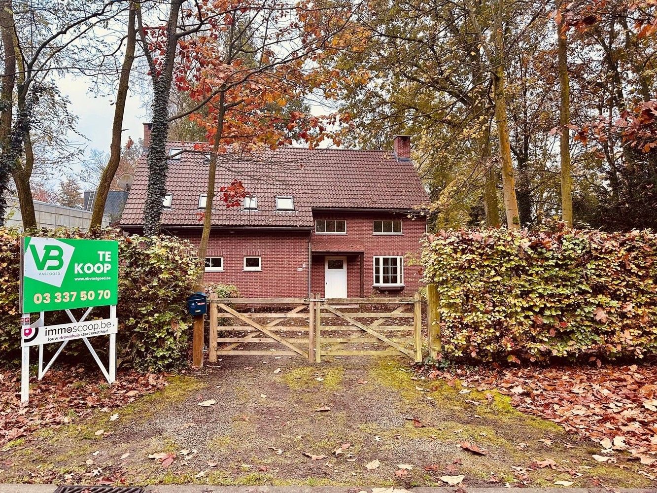 Charmant Landhuis met veel potentieel in groene omgeving te Schotenhof. foto {{pictureIndex}}