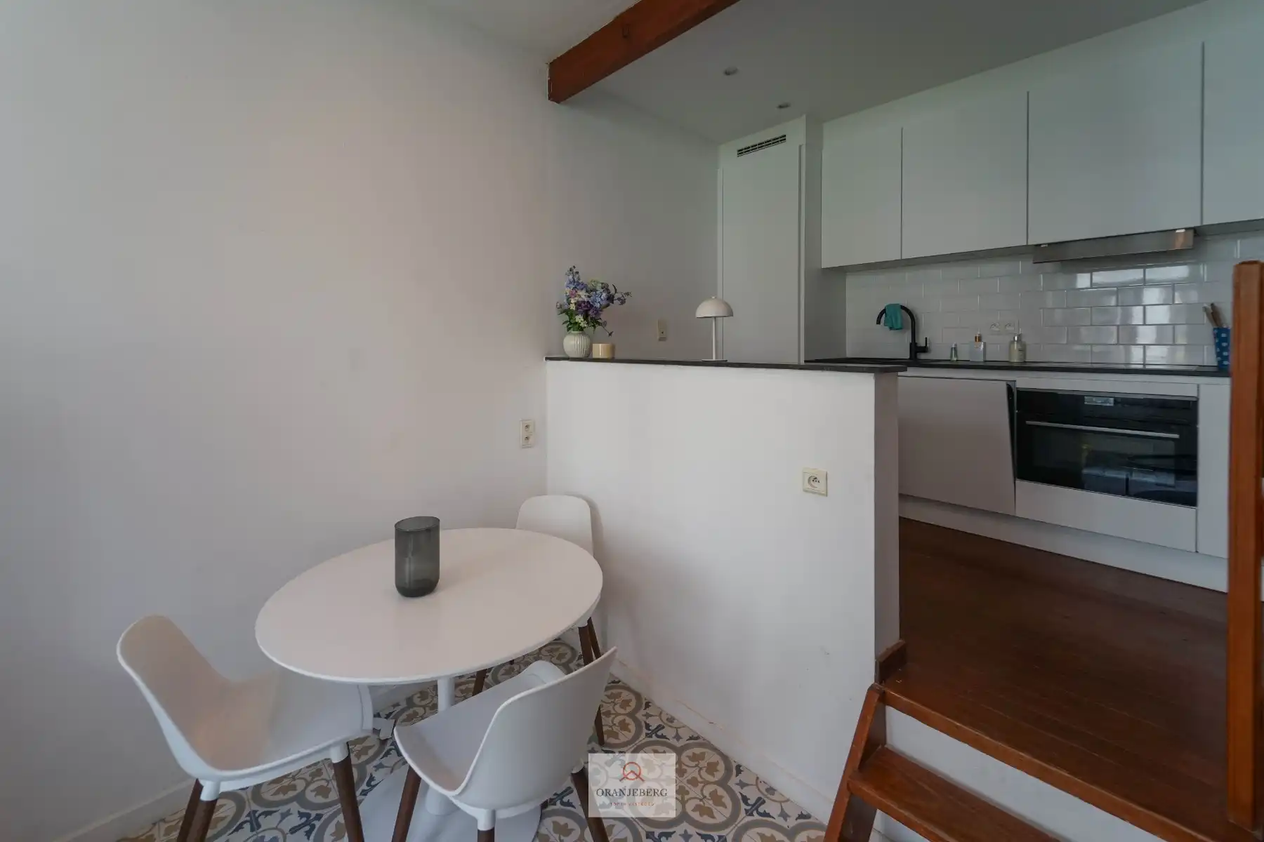 Charmante bemeubelde citéwoning nabij Coupure foto 5