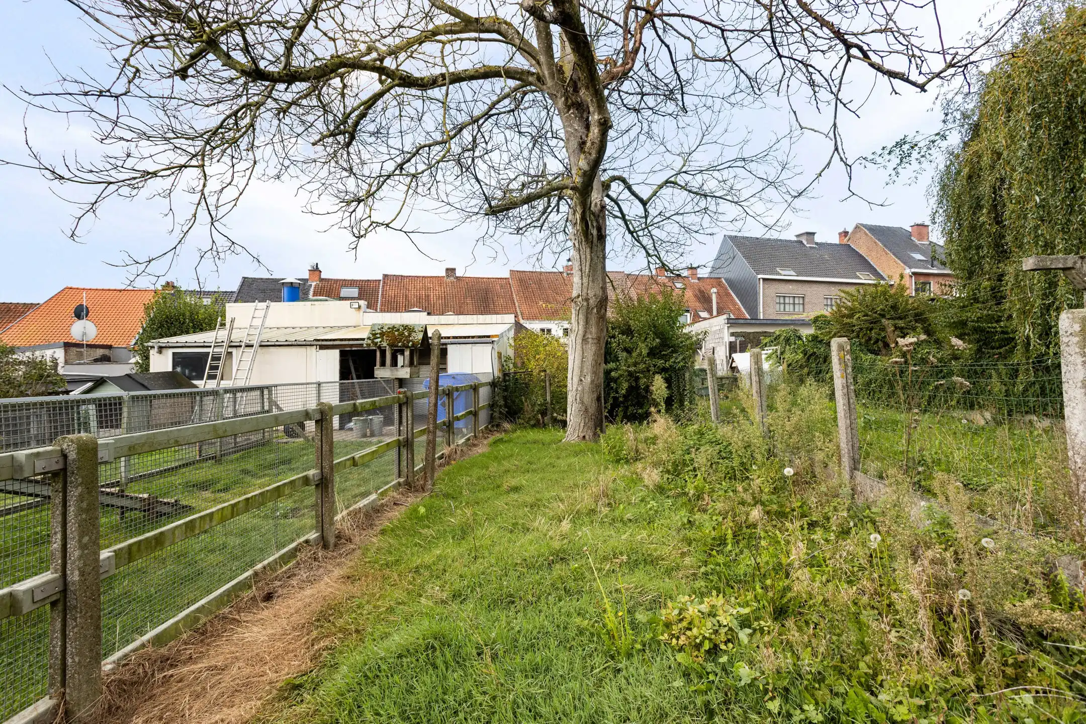 Interessante, te renoveren woning met tuin. foto 12