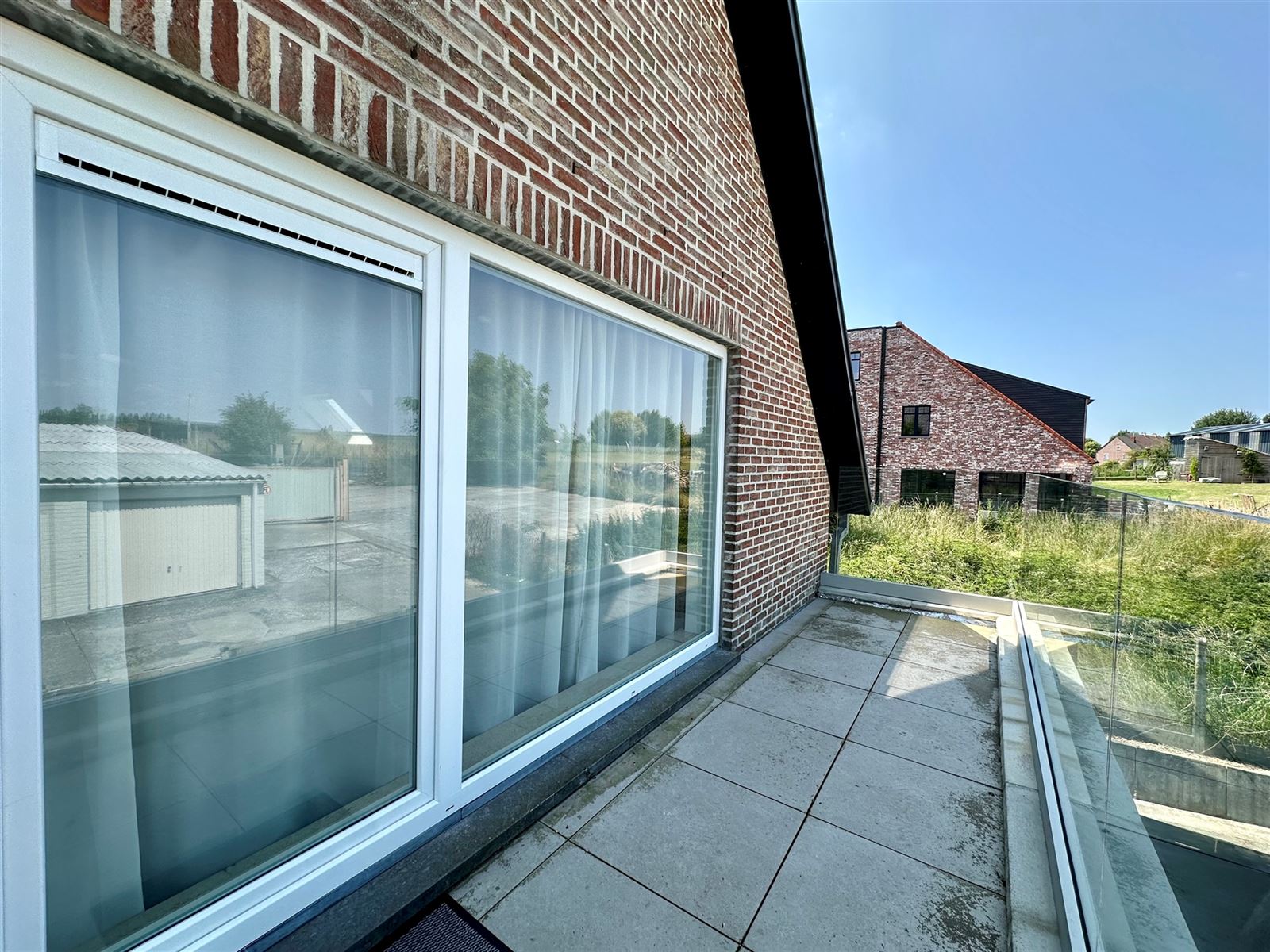 Lichtrijk en volledig gerenoveerd appartement te Oudenhove! foto 8
