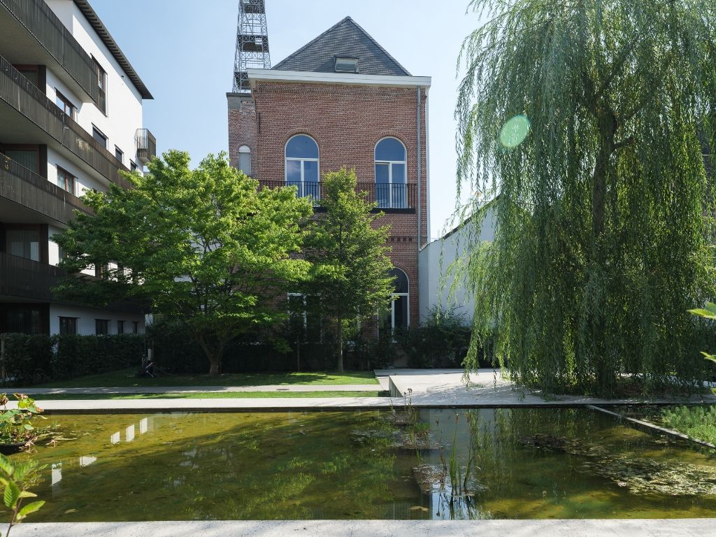 Hedendaags gelijkvloers appartement met één slaapkamer en stadstuin, gelegen in de voormalige brandweerkazerne en de vroegere kunstacademie, midden in het historisch hart van Gent. foto 13