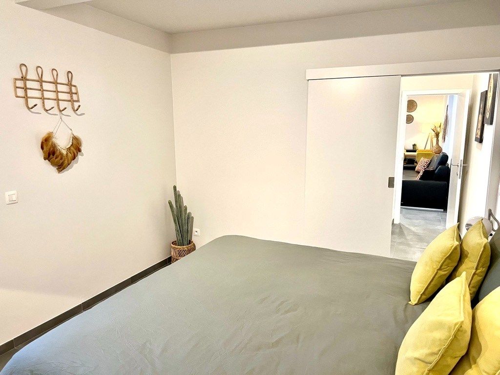 Stijlvol gemeubeld appartement met zeer groot terras en 2 slaapkamers foto 13