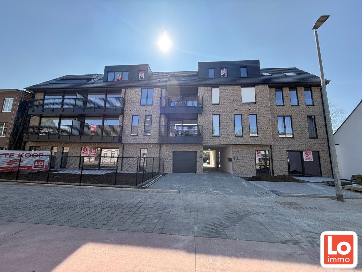 Exclusief casco appartement met ruime kantoor of praktijkruimte met aparte ingang foto {{pictureIndex}}